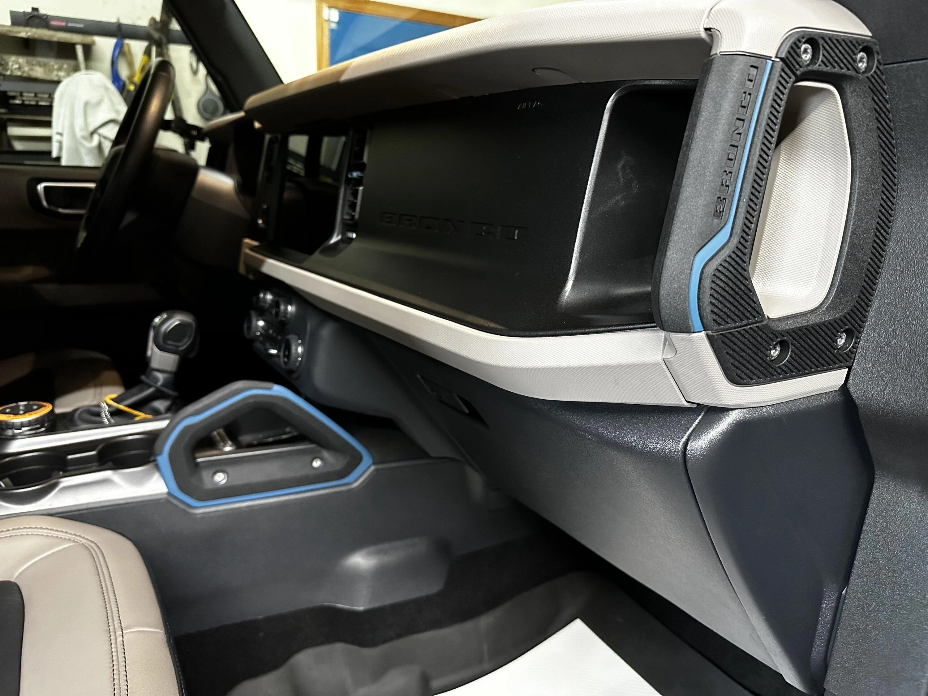 Ford Bronco Handle swap - blue to orange IMG_3427