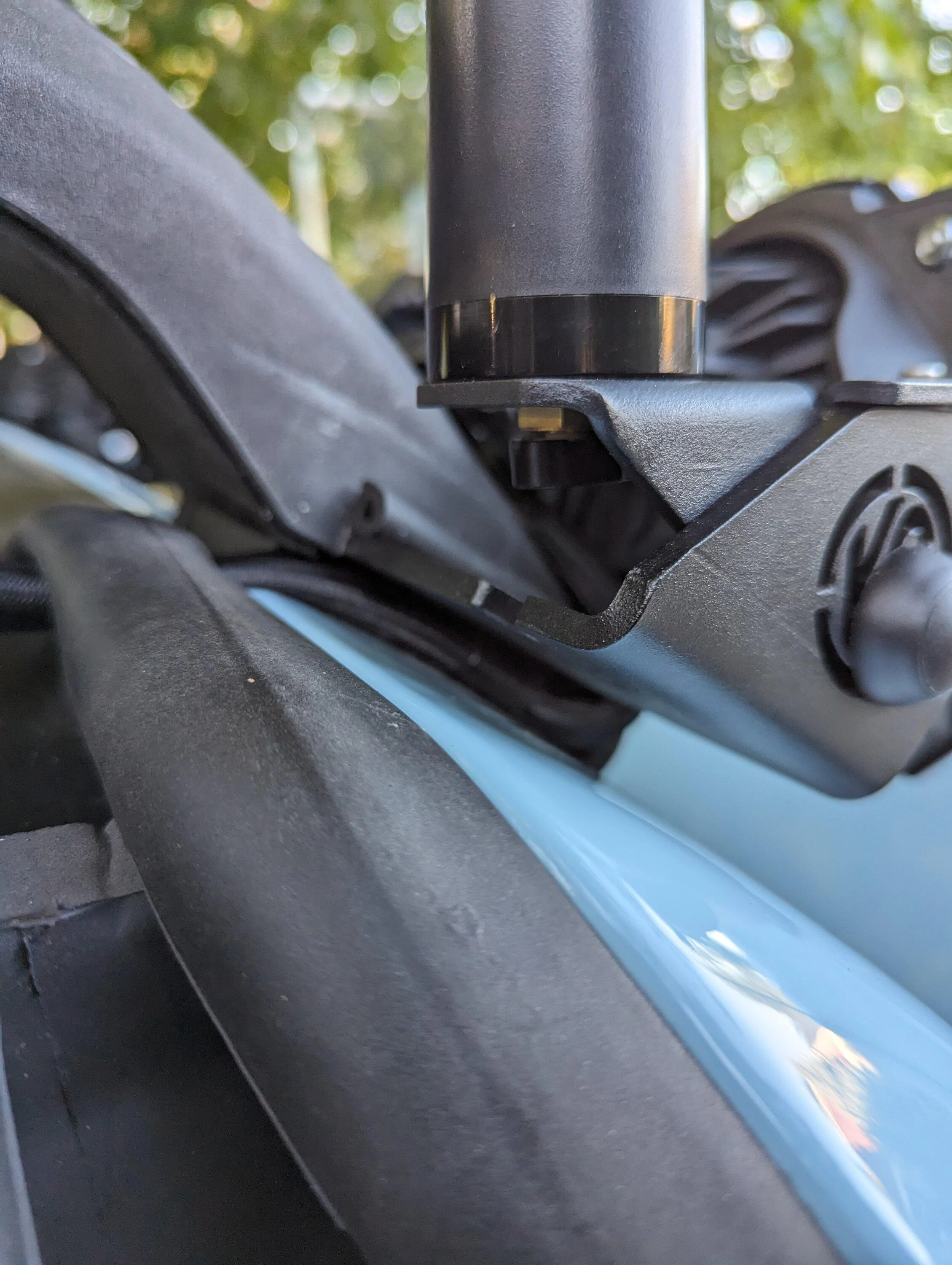 Ford Bronco Light bar wiring question. antenna and light bar wireing 2