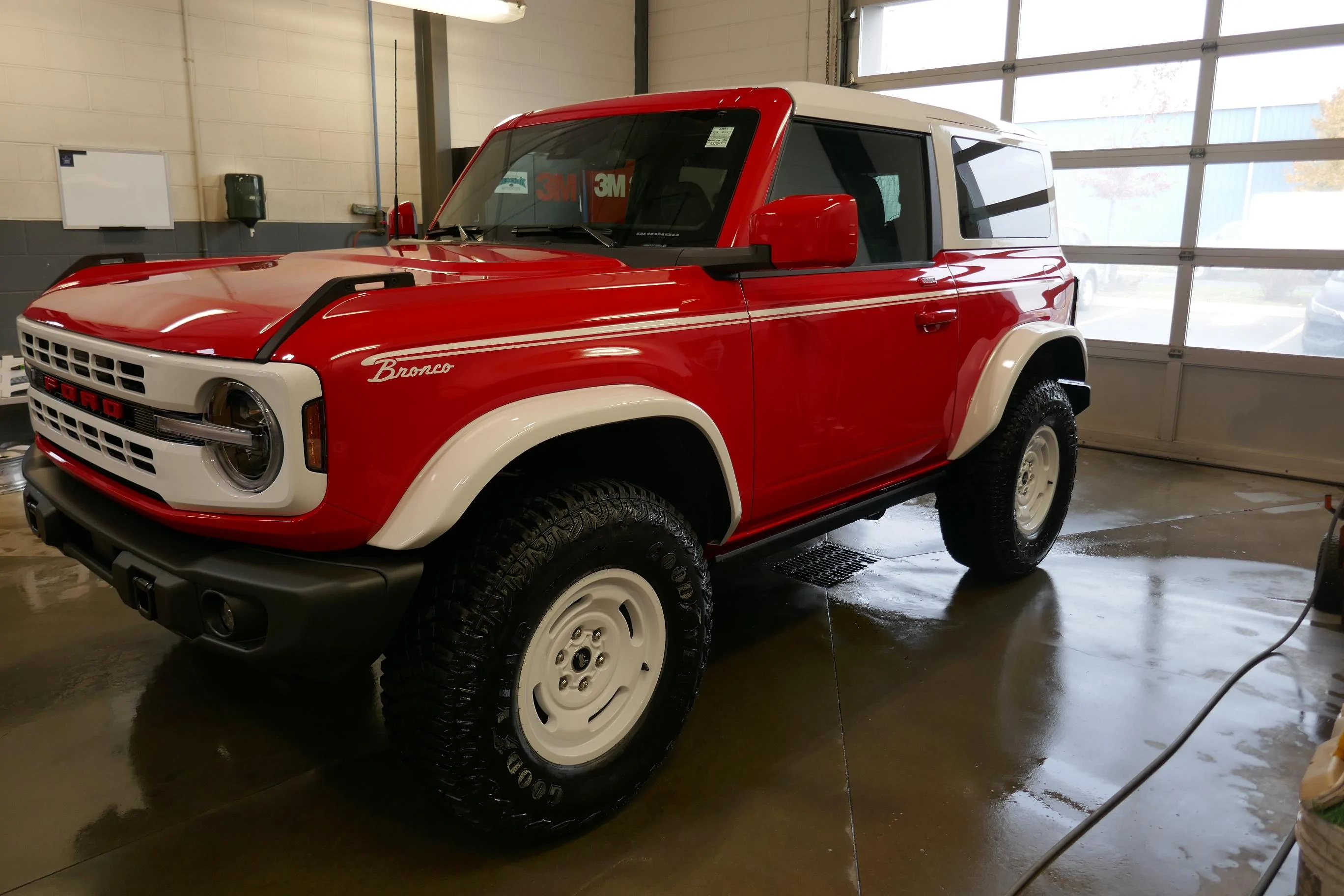 Ford Bronco Painted 2 -door Heritage Edition flares 7716B96B-C4F6-43FD-87E6-109B84D8351C