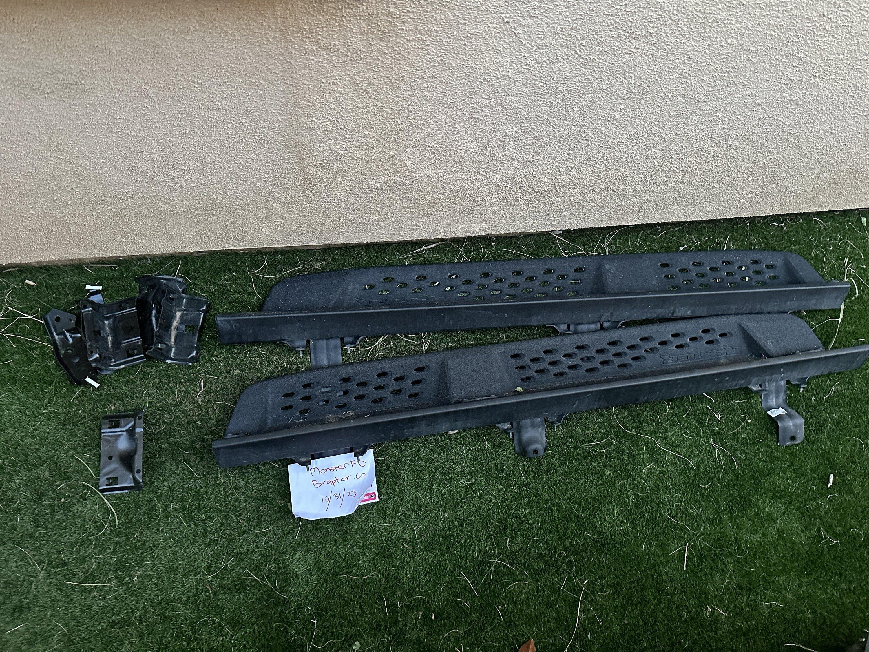 Ford Bronco FS - Bronco Raptor Step/Slider take offs Photo Oct 31 2023, 6 05 29 PM