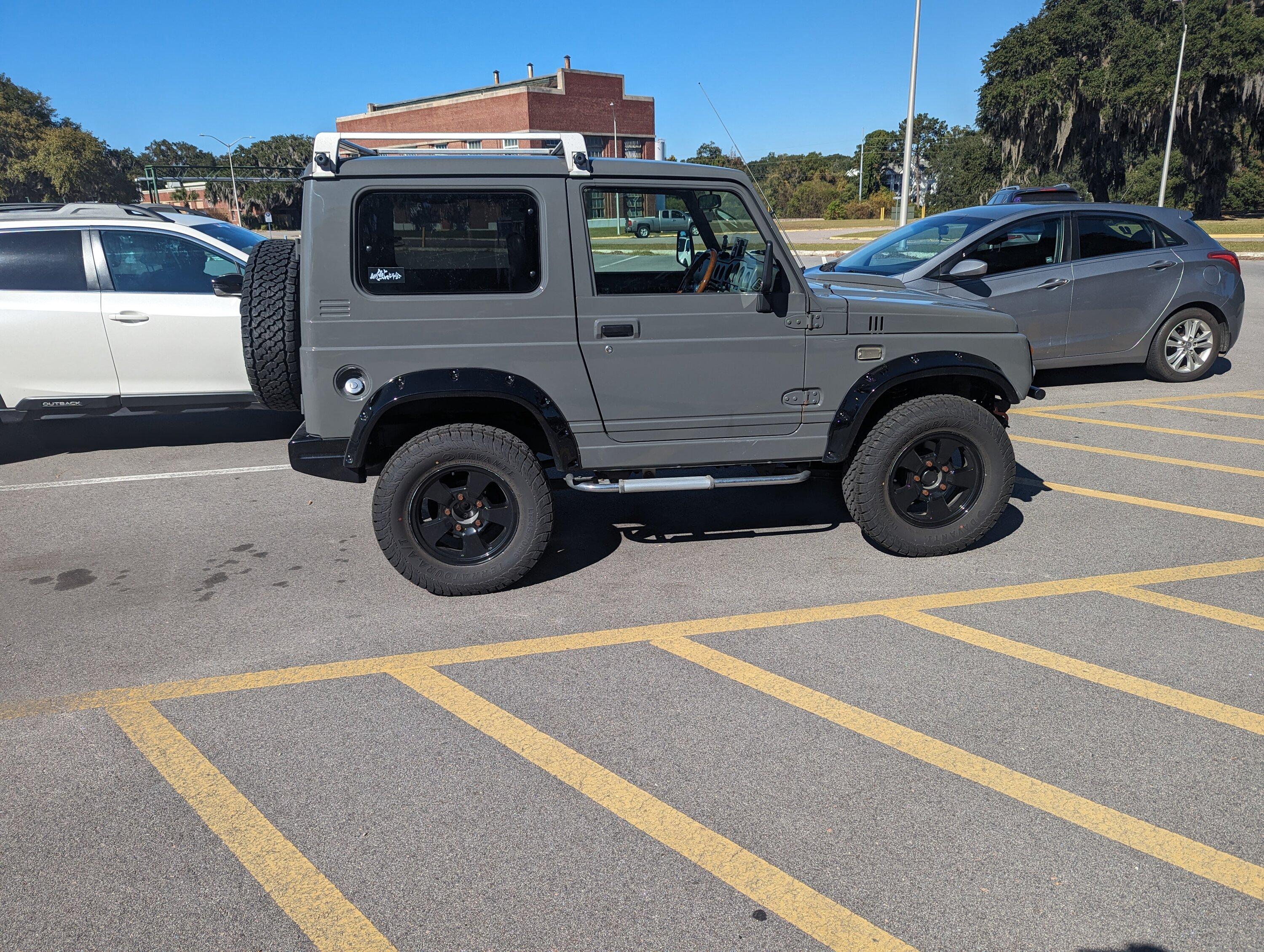 Ford Bronco Bronco vs. Suzuki Jimny PXL_20231102_180405818.MP
