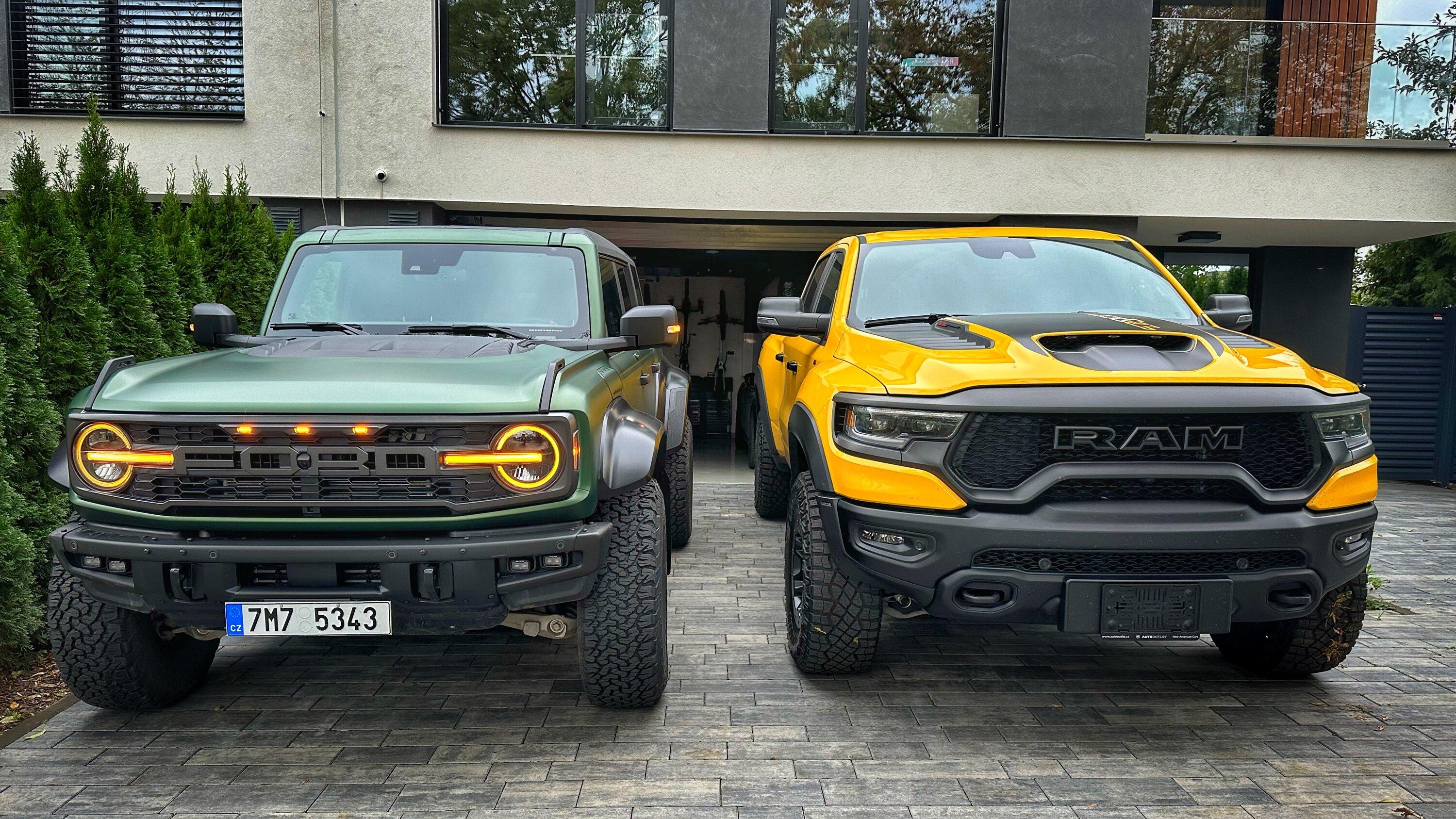 Ford Bronco Two dinosaurs in the house IMG_3865