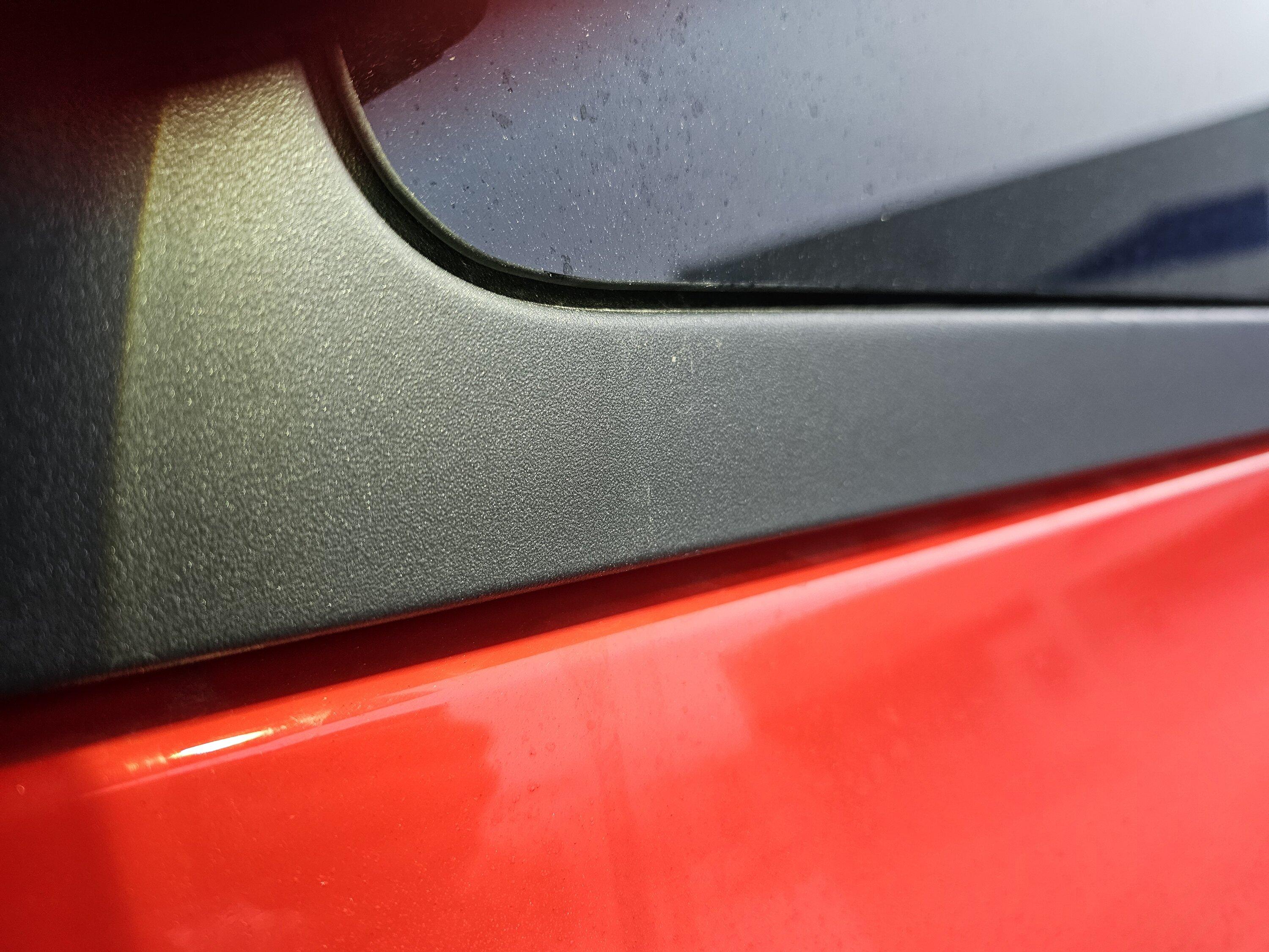 Ford Bronco Hardtop cracks?  Something else? 20231107_071442