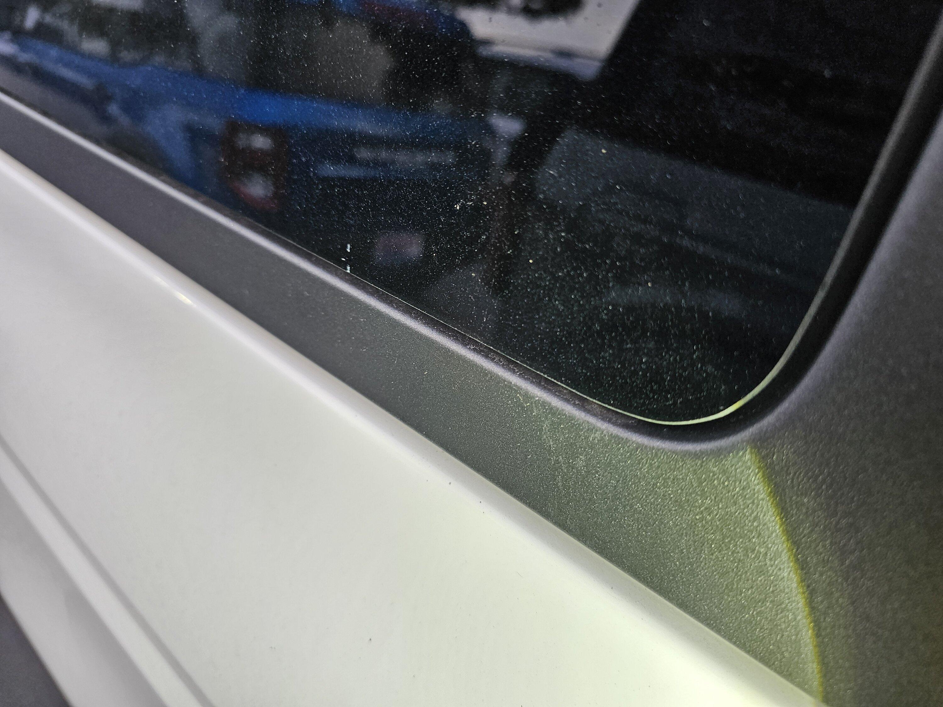 Ford Bronco Hardtop cracks?  Something else? 20231107_071934