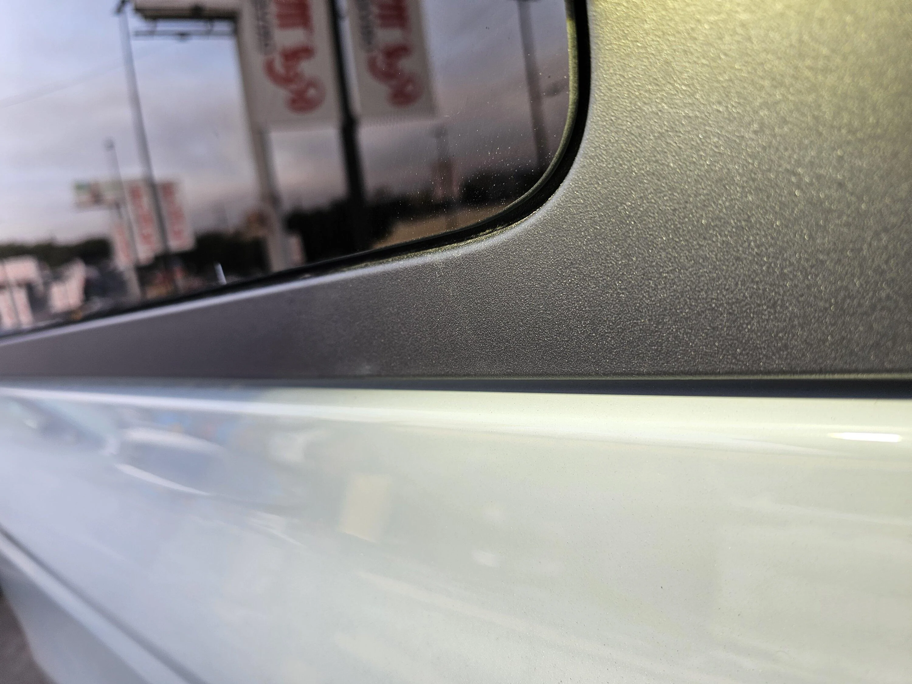 Ford Bronco Hardtop cracks?  Something else? 20231107_073943
