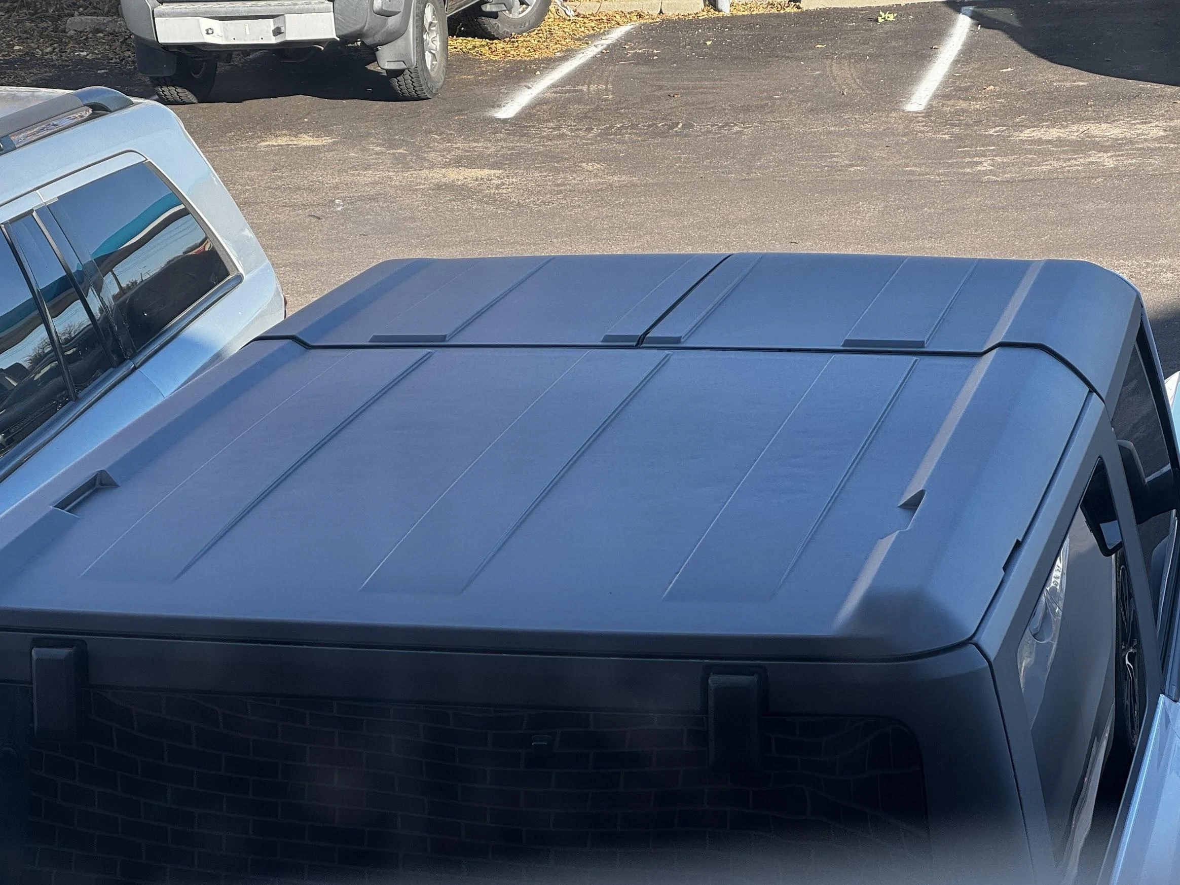 Ford Bronco Hardtop cracks?  Something else? IMG_5478