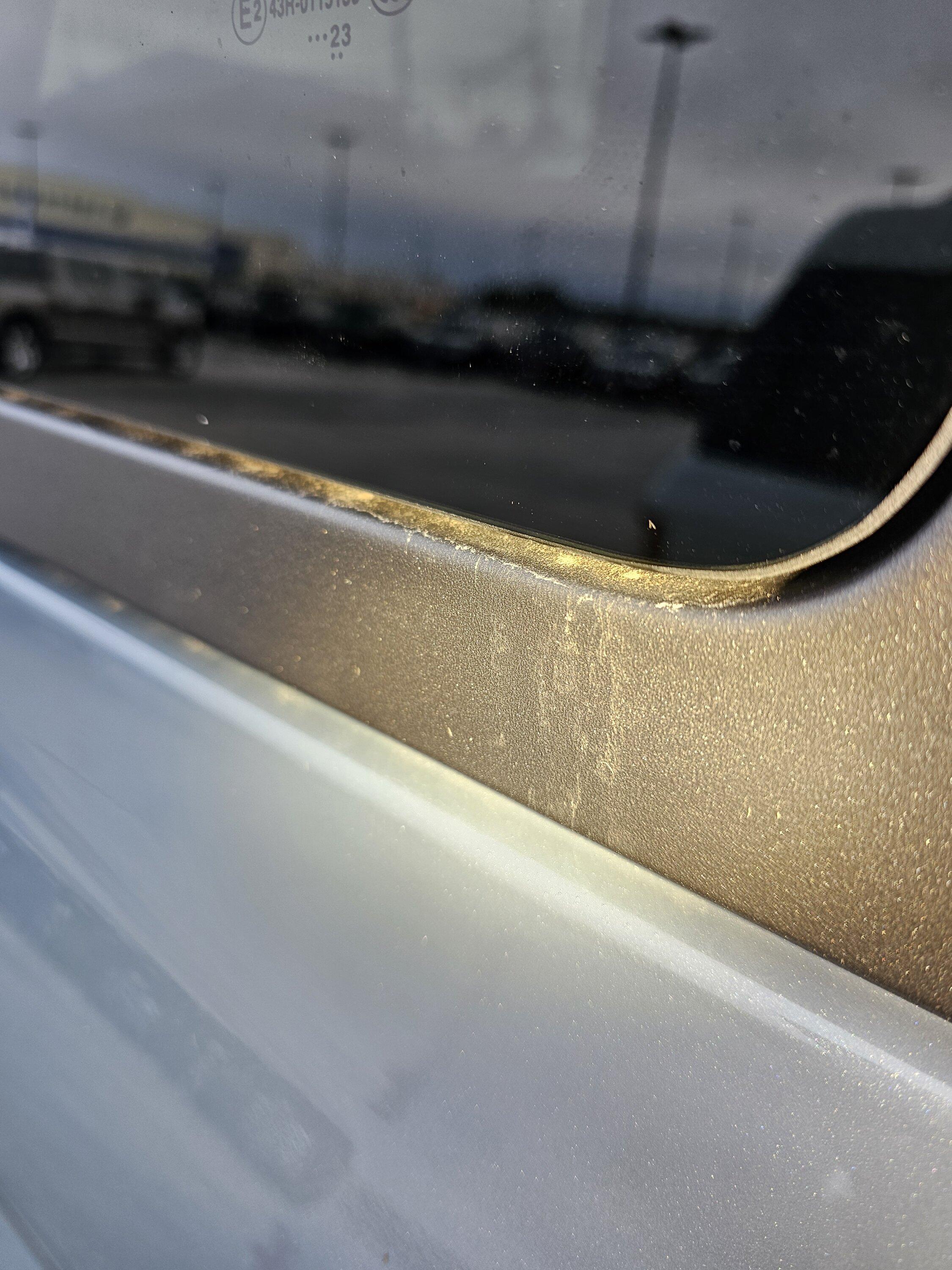 Ford Bronco Hardtop cracks?  Something else? 20231111_082517