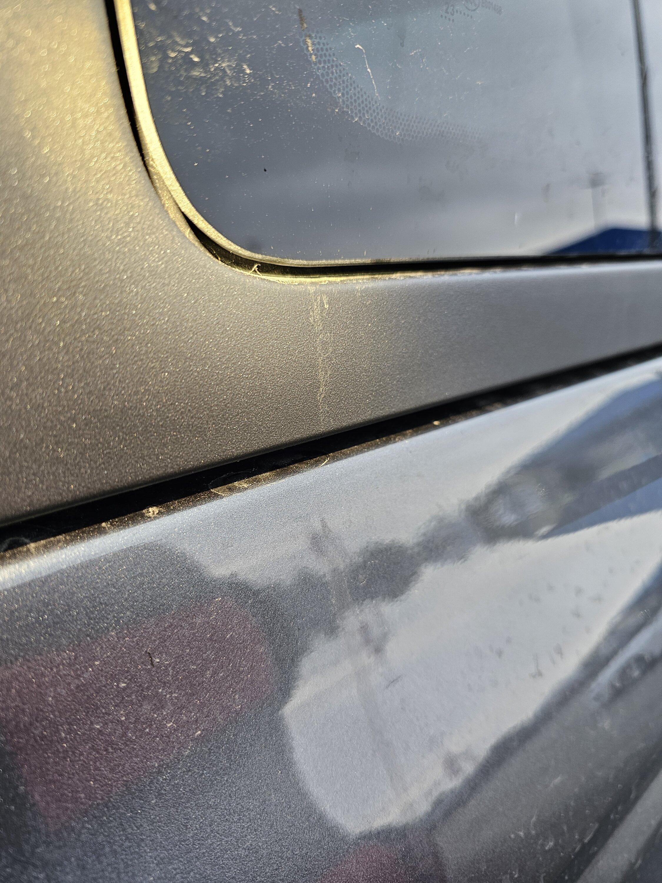 Ford Bronco Hardtop cracks?  Something else? 20231111_082706