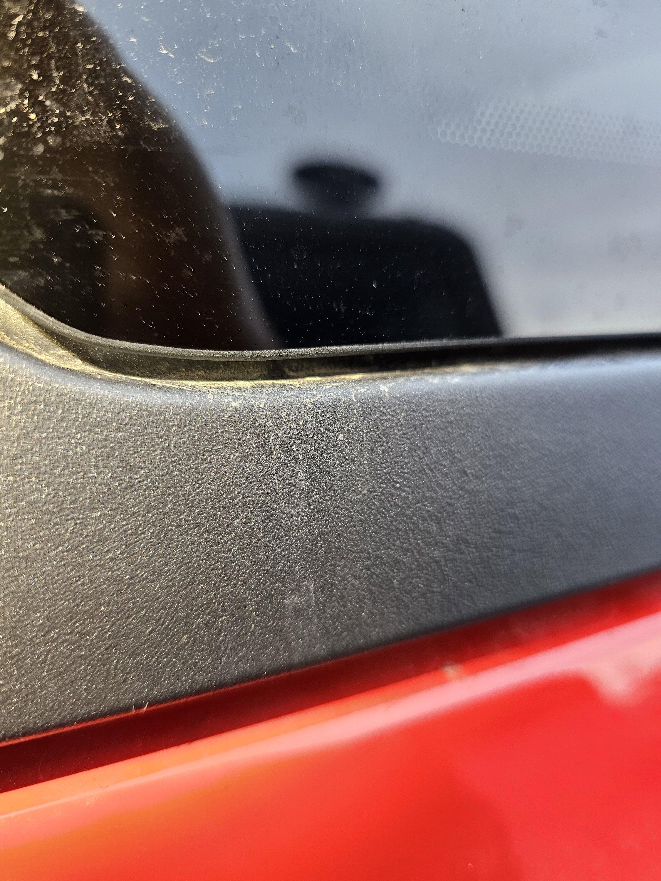 Ford Bronco Hardtop cracks?  Something else? 20231111_082823