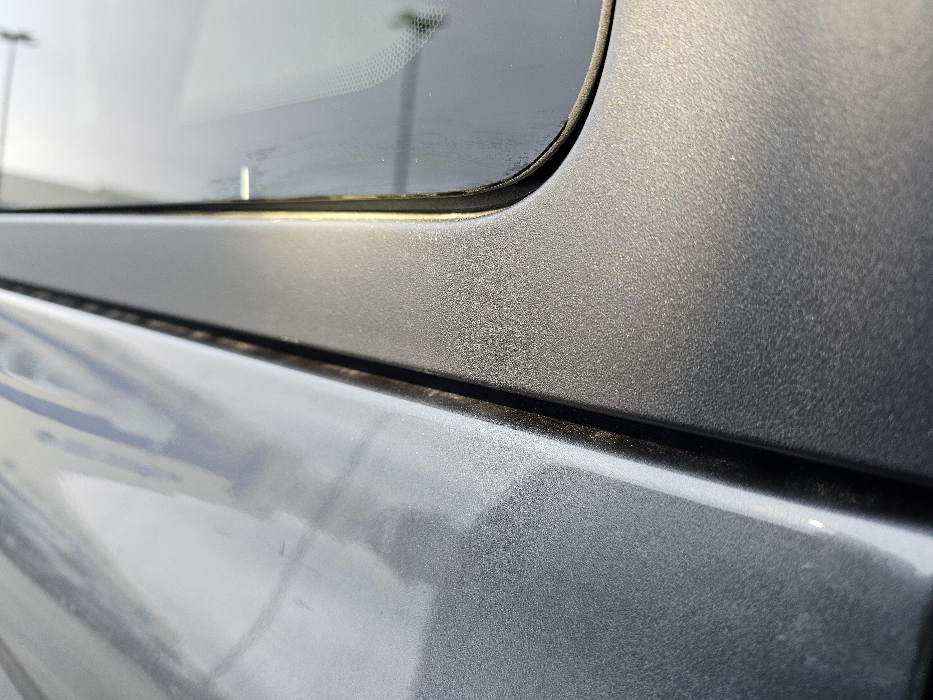 Ford Bronco Hardtop cracks?  Something else? 20231111_083857