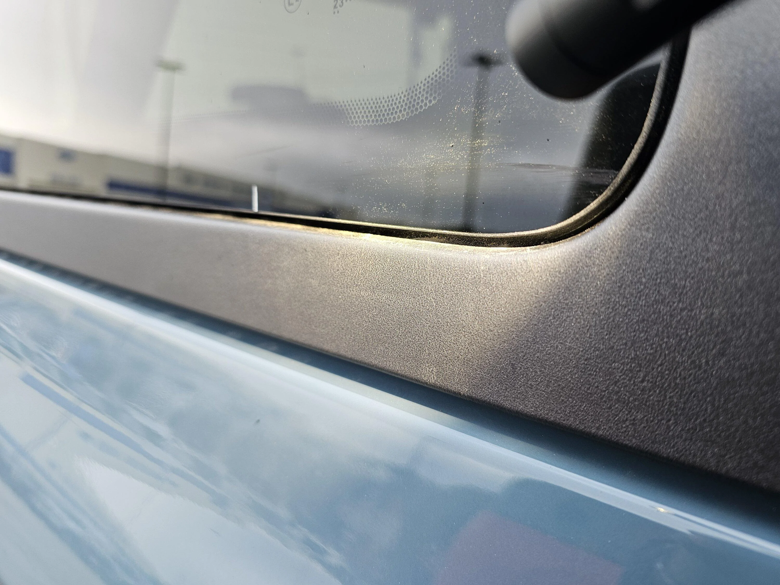 Ford Bronco Hardtop cracks?  Something else? 20231111_083945