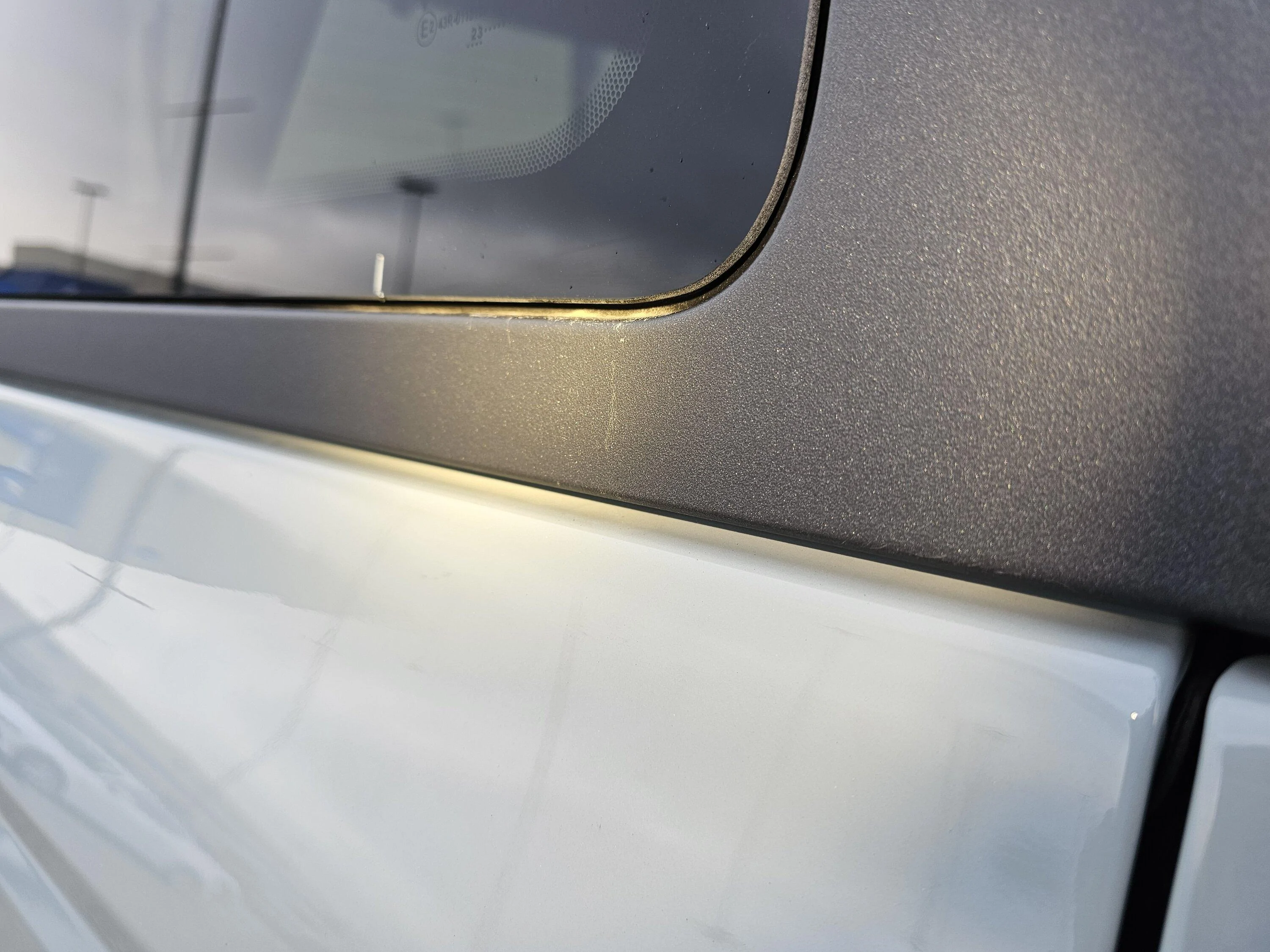Ford Bronco Hardtop cracks?  Something else? 20231111_084018