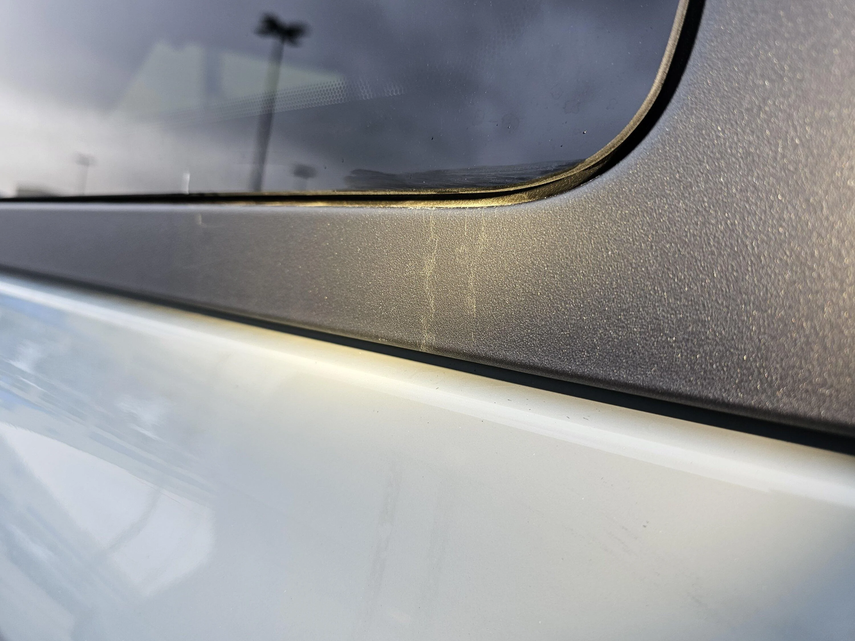Ford Bronco Hardtop cracks?  Something else? 20231111_084053