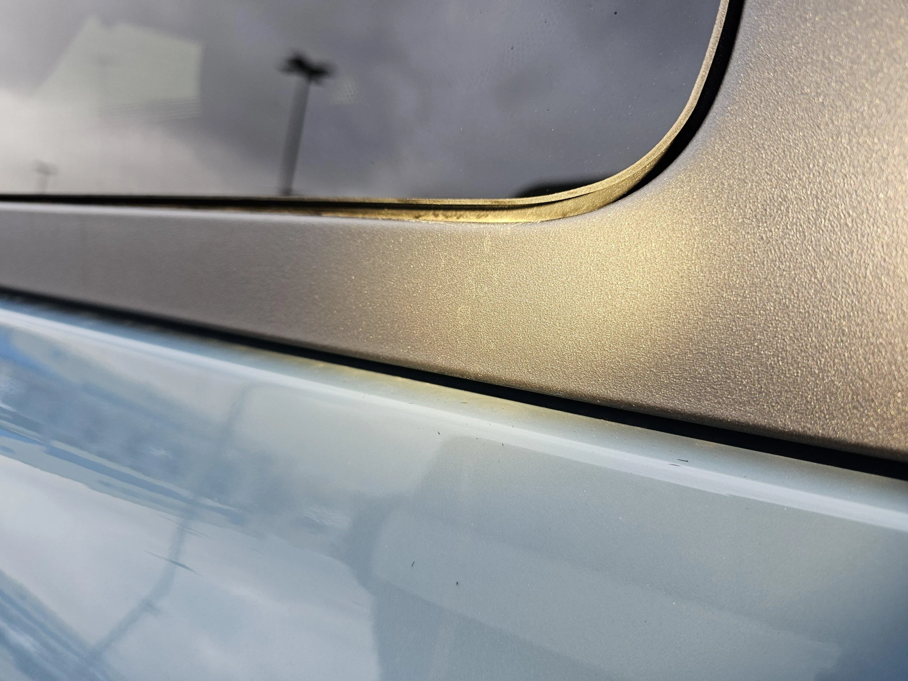 Ford Bronco Hardtop cracks?  Something else? 20231111_084111