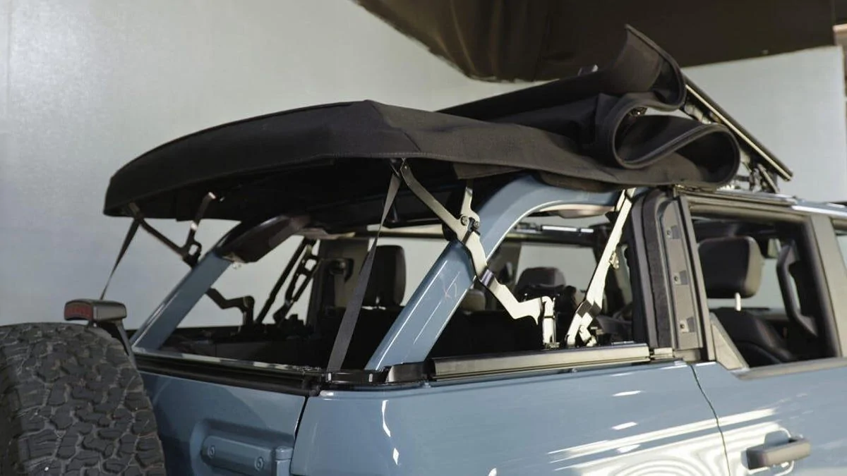 Ford Bronco Slant back top blues 2021-ford-bronco-soft-top-removal-ogi