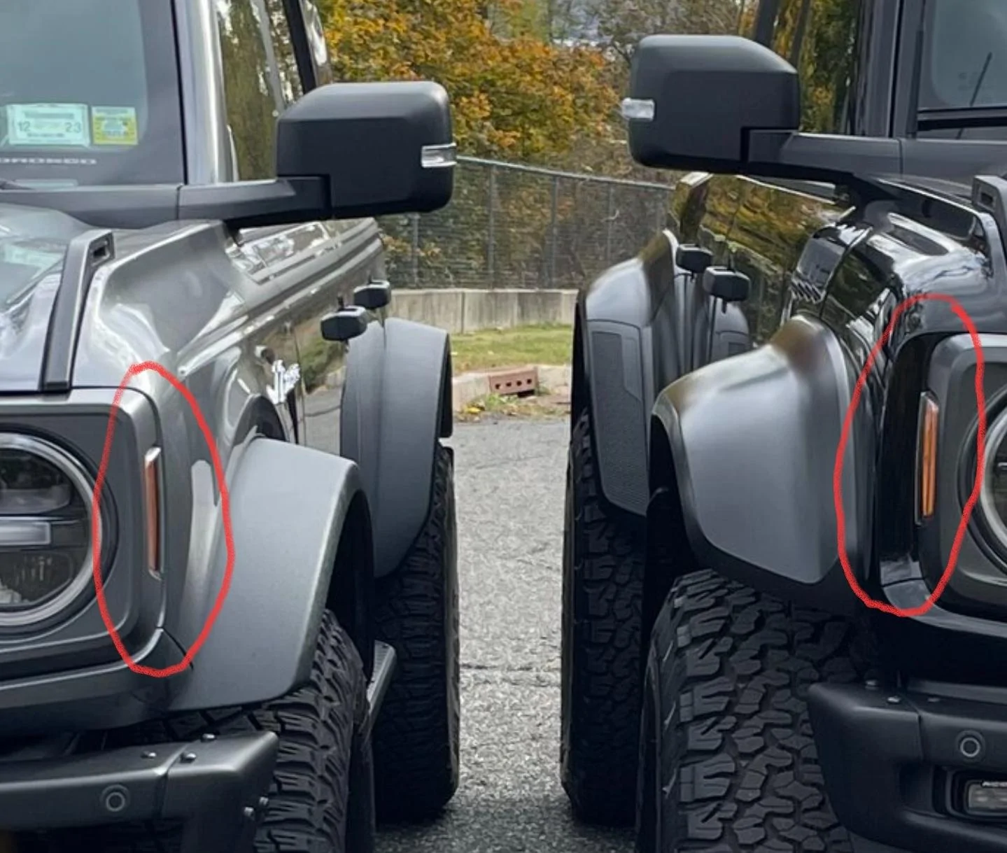 Ford Bronco Raptor v Badlands size comparison Screenshot_20231113_171843_Chrom