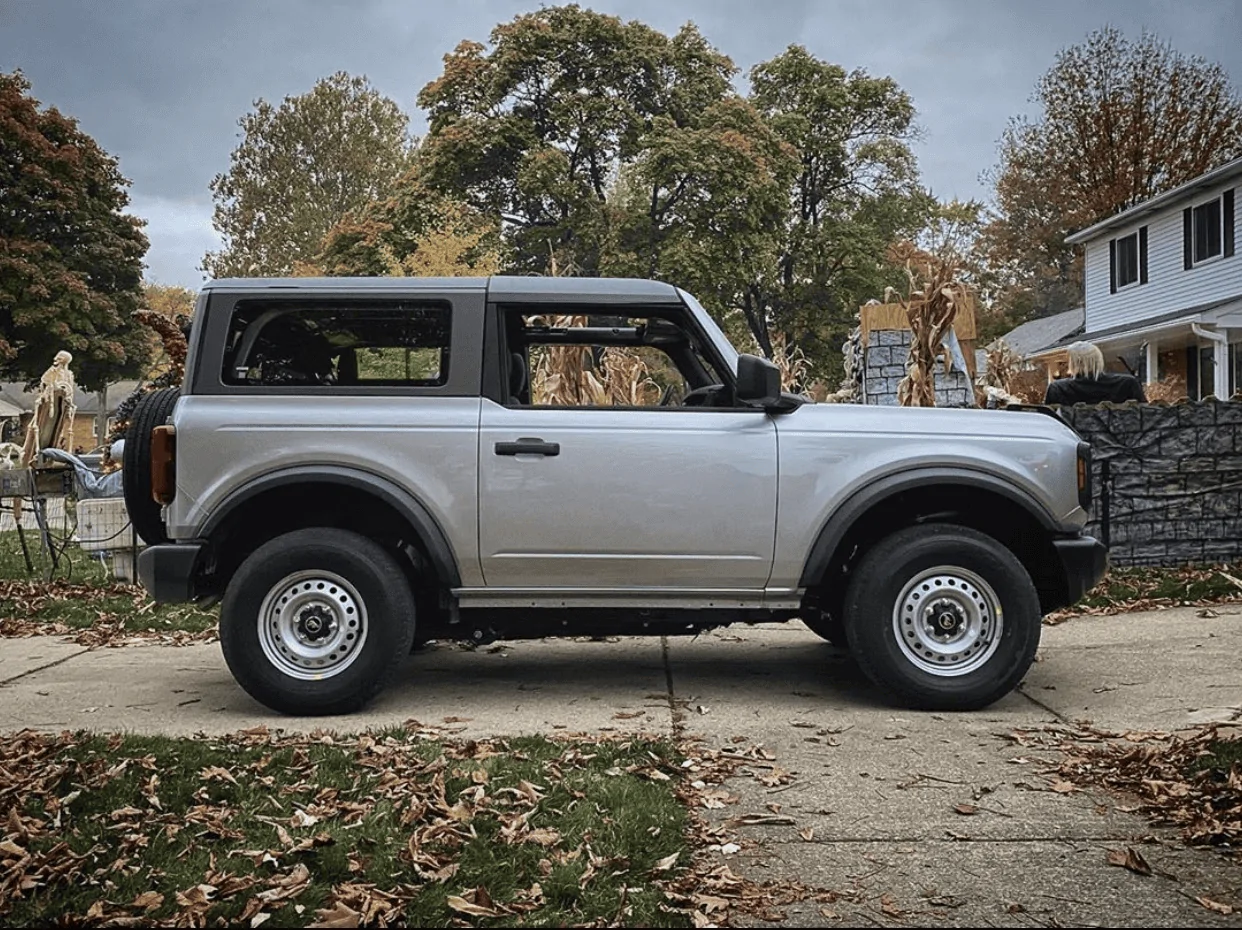 Ford Bronco Iconic Silver Paint Thread 1604273503901