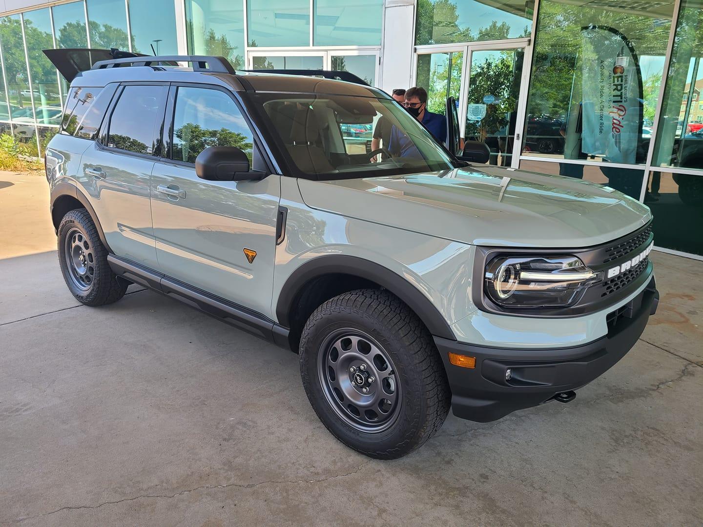 Ford Bronco Carbonized Gray vs Sting Gray ( Jeep ) Cactus Gray Bronco Sport Badlands