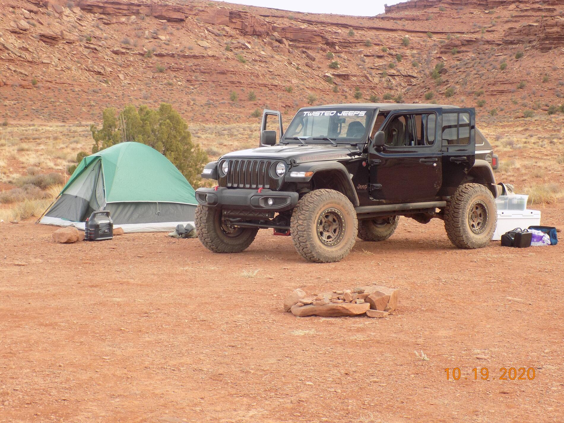 Ford Bronco Canyonlands white rim trail DSCN0448.JPG