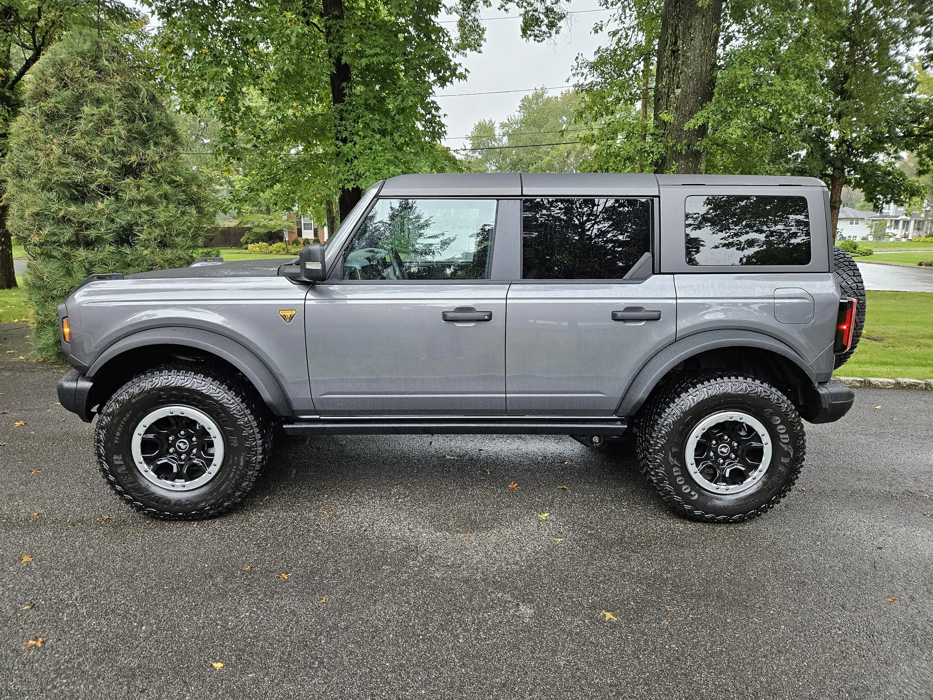 Ford Bronco CARBONIZED GRAY Bronco Club 20230929_142220