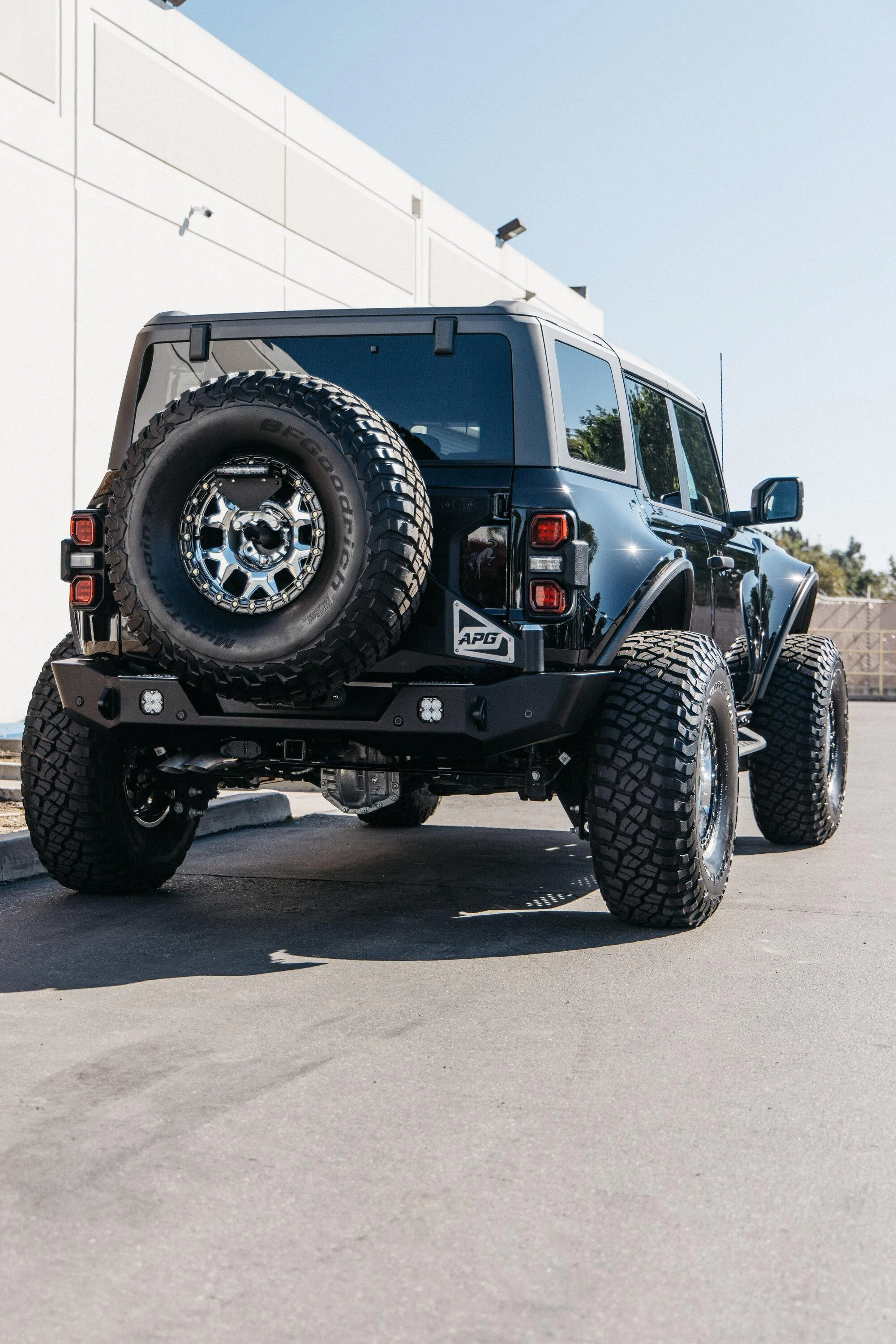 Ford Bronco Bronco Raptor with APG Carbon Body System on 39" KM3's IMG_3059