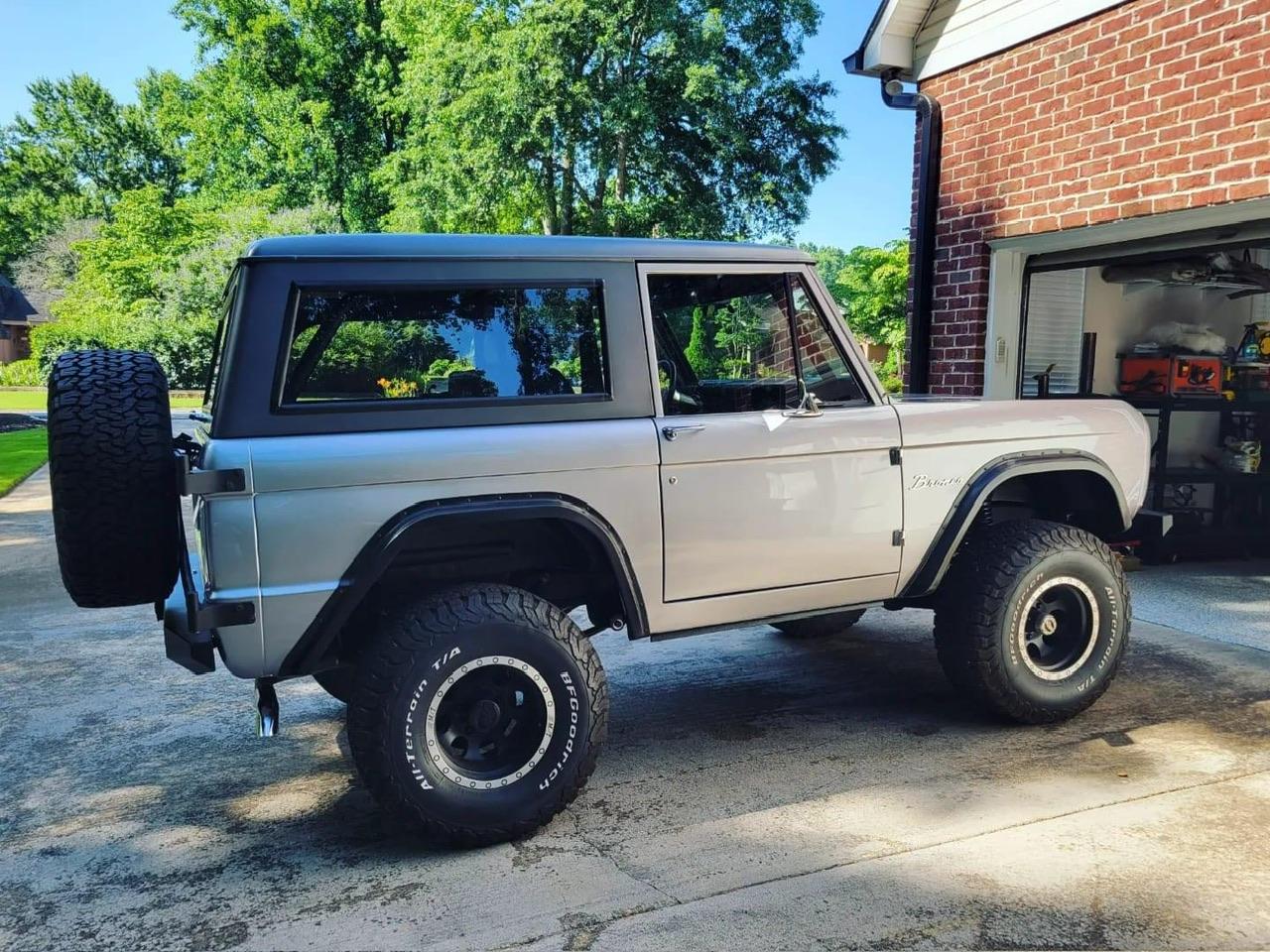 Ford Bronco Iconic Silver Paint Thread IMG_9621
