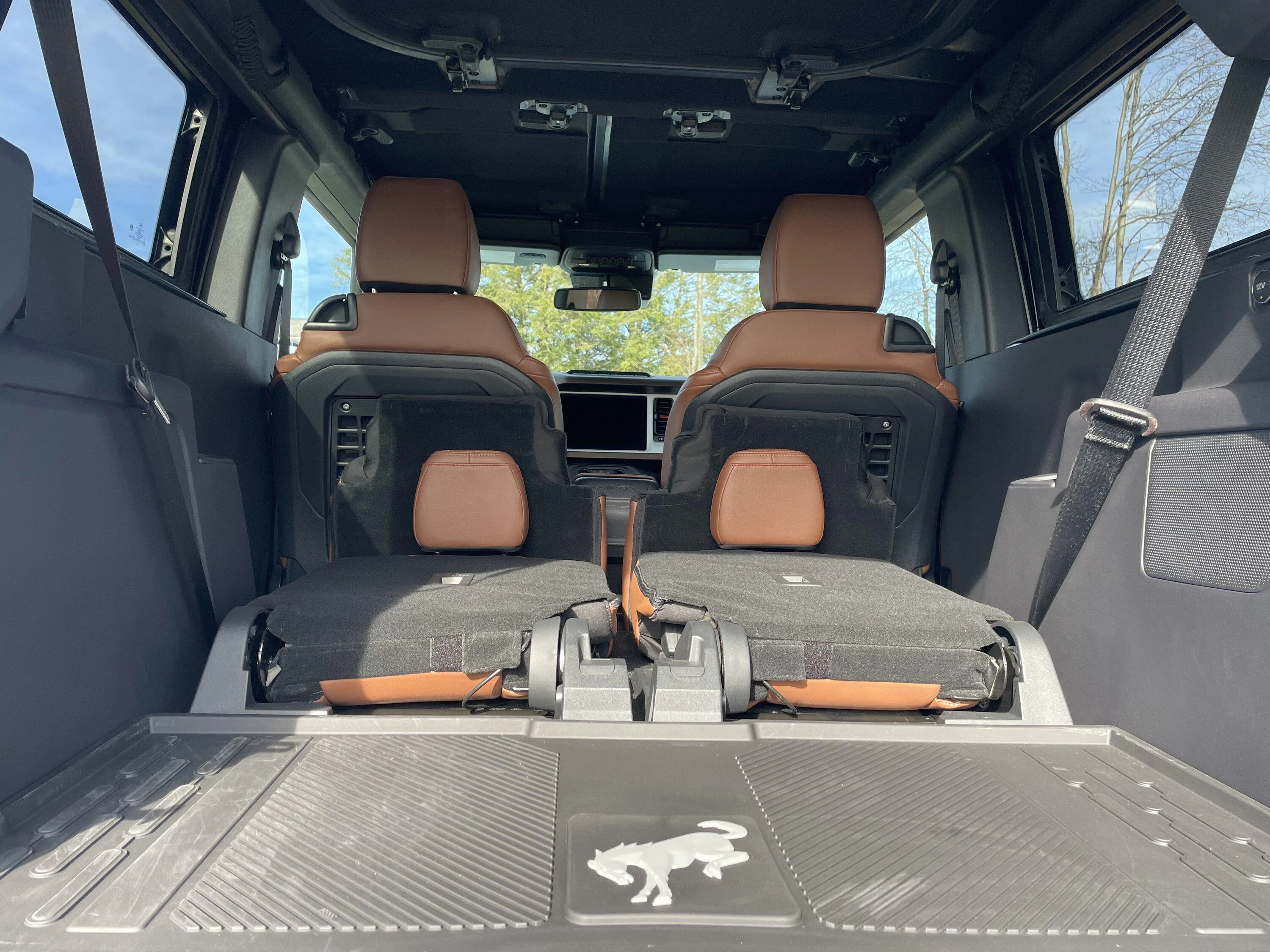Ford Bronco Heritage edition 2 door bronco limited 72185173603__8313E5FA-263D-4BEA-9BE4-99699C81CE91