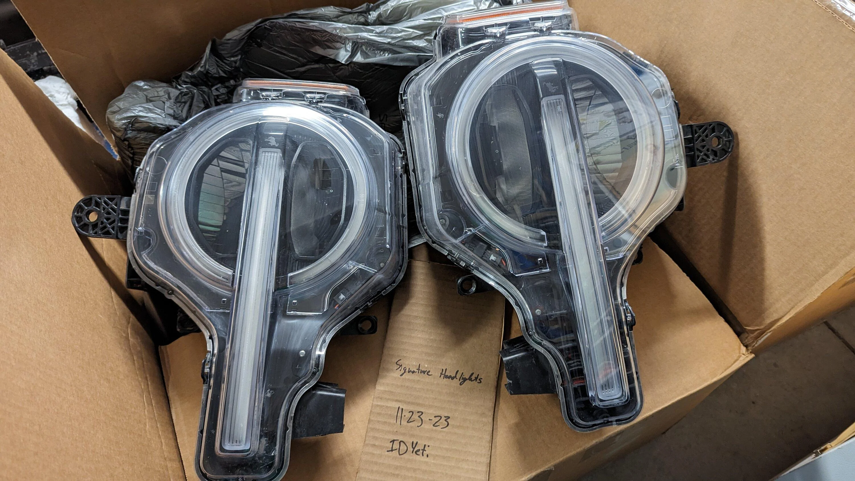 Ford Bronco Signature headlights PXL_20231124_034047669