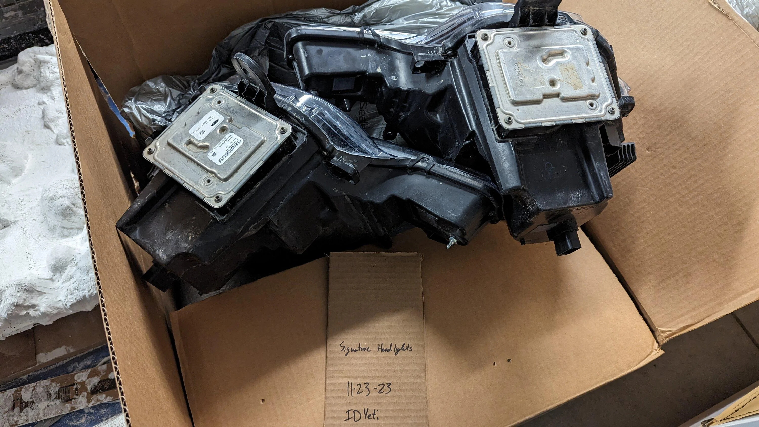 Ford Bronco Signature headlights PXL_20231124_034114783