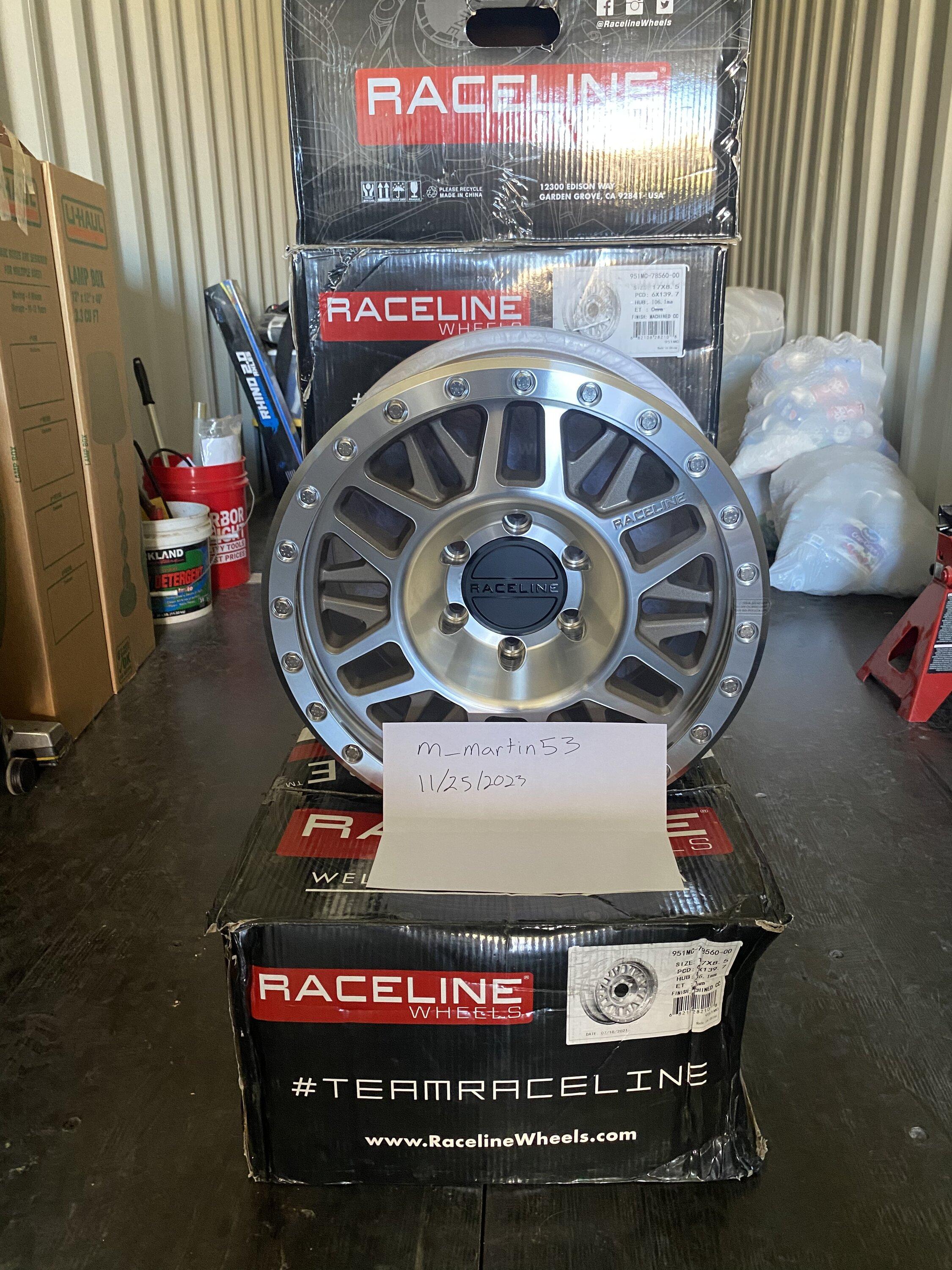Ford Bronco Raceline RynoMC 17x8 0 offset 0D294310-1E2F-46AB-9BF0-99980AC56692