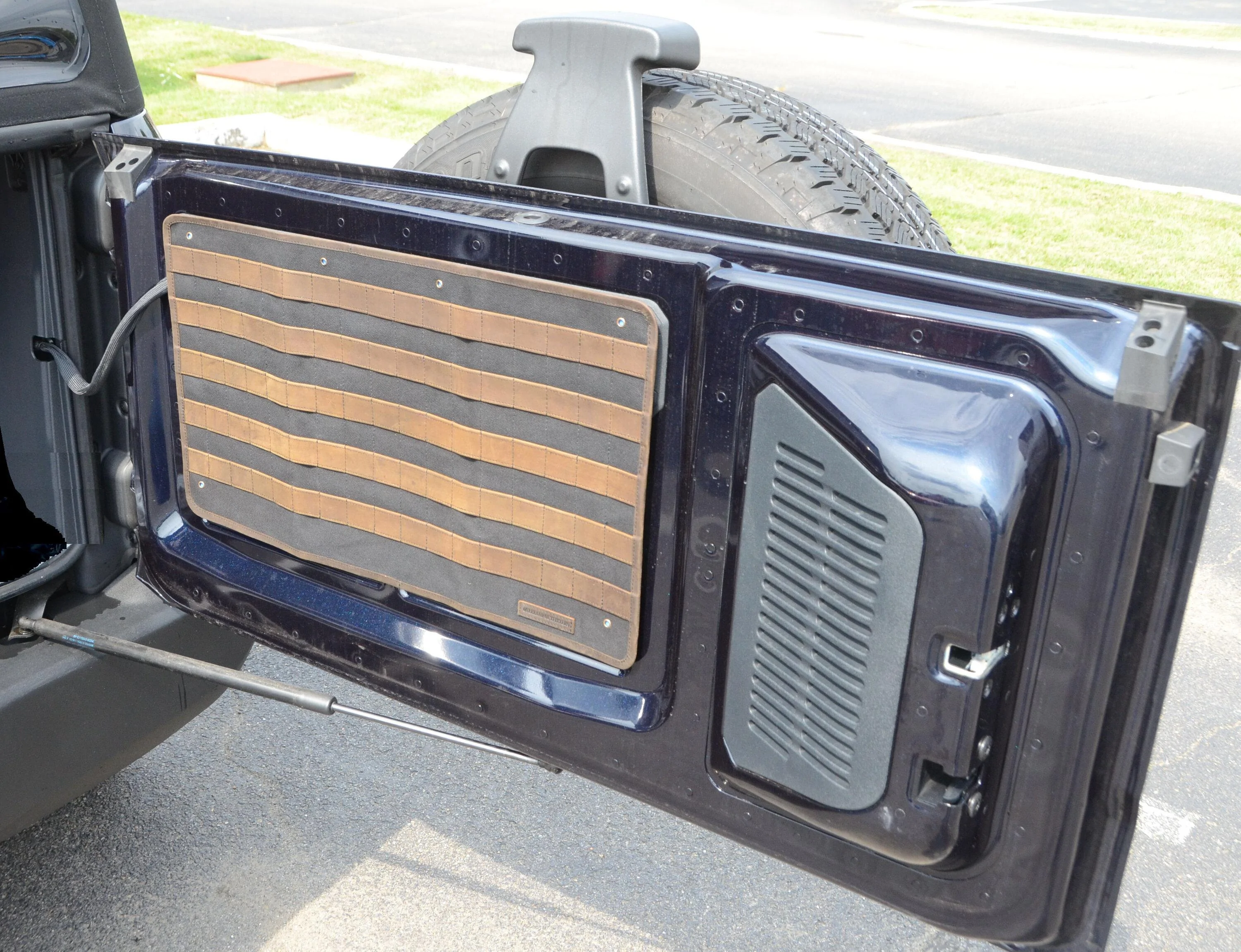 Ford Bronco A recovering Jeep guy here BroncoTailgatePanelInstalledT2
