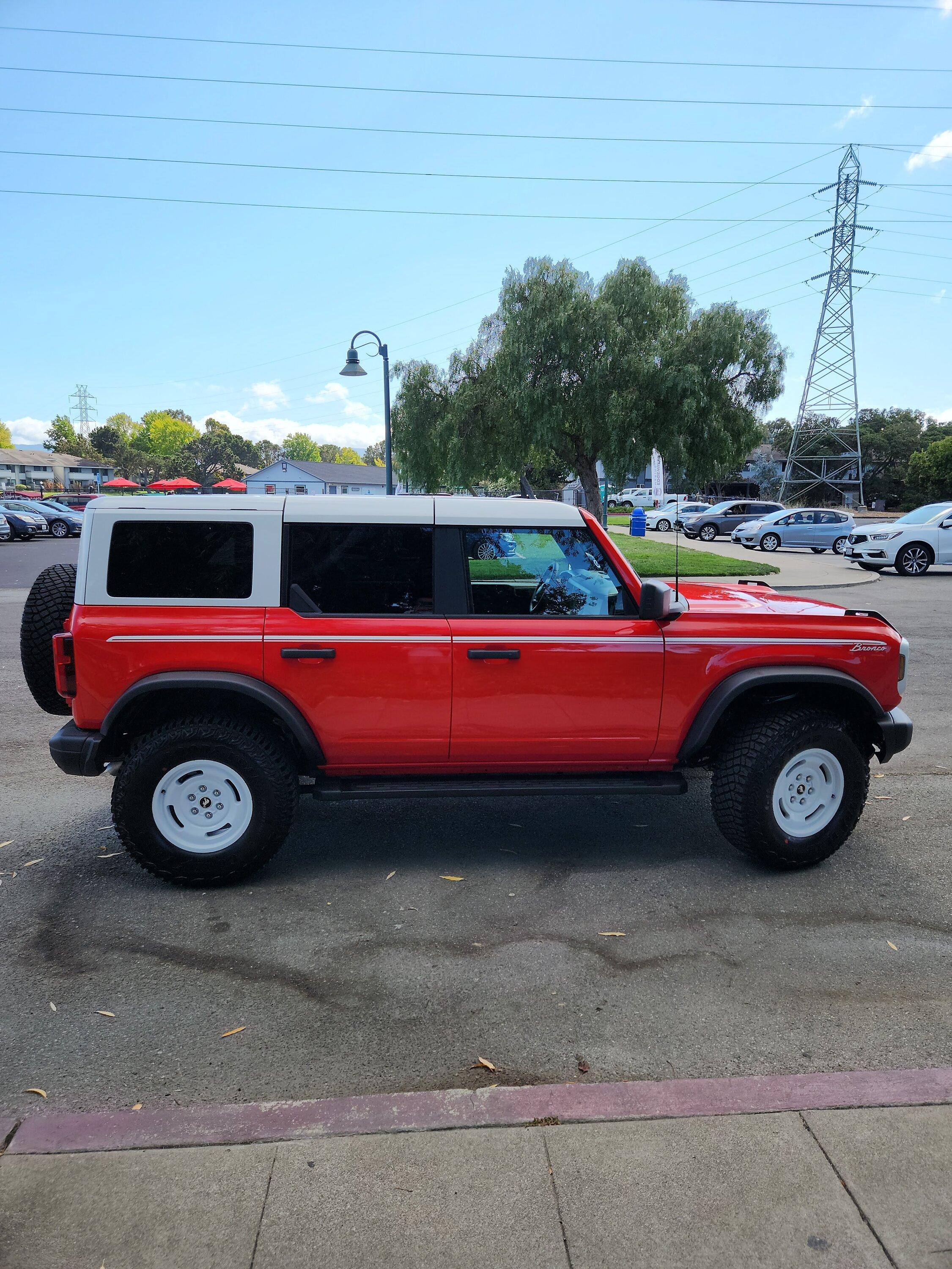 Ford Bronco 2023 Bronco Heritage 4D - Red 20230903_151822