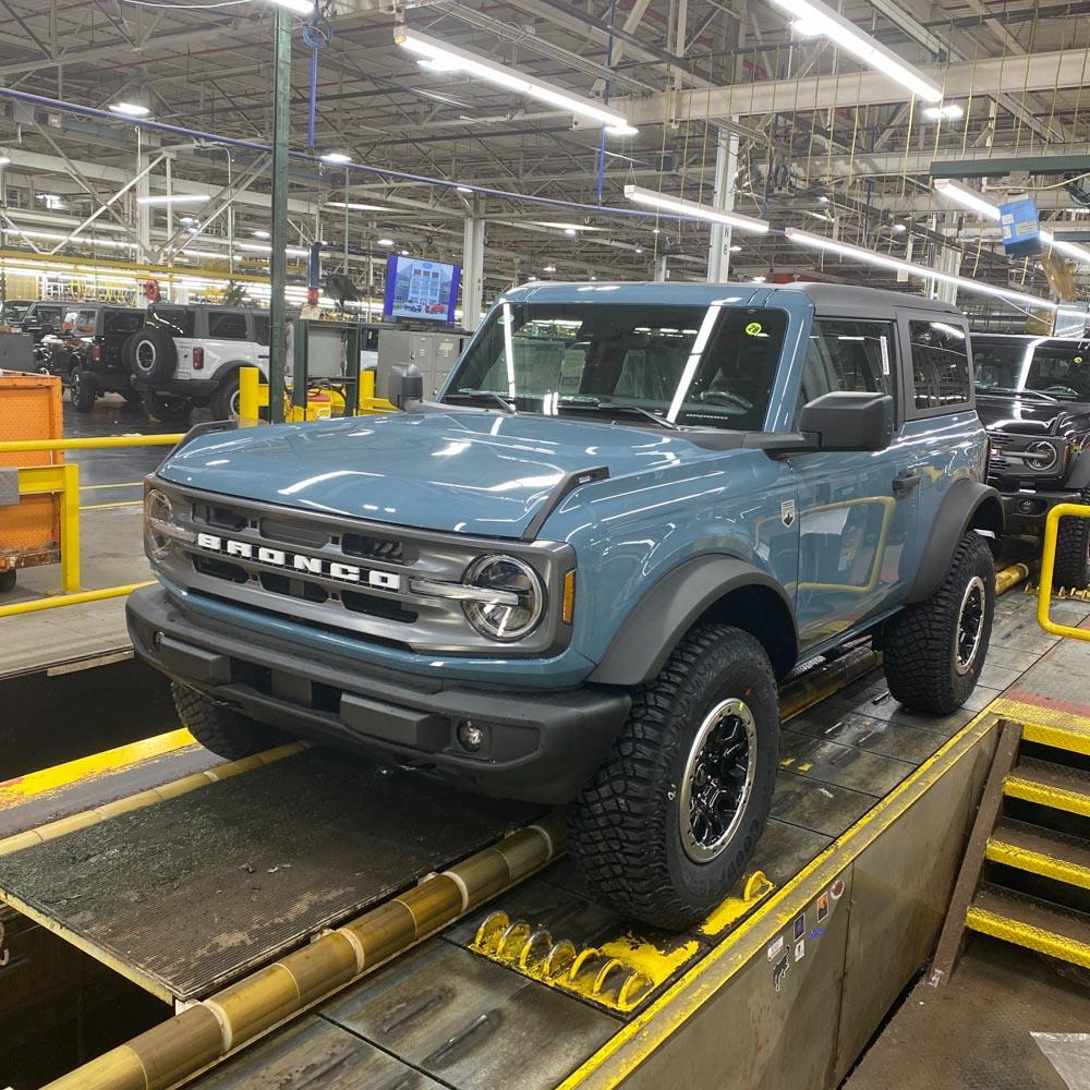Ford Bronco Happy with BRONCO! xG2HBRB