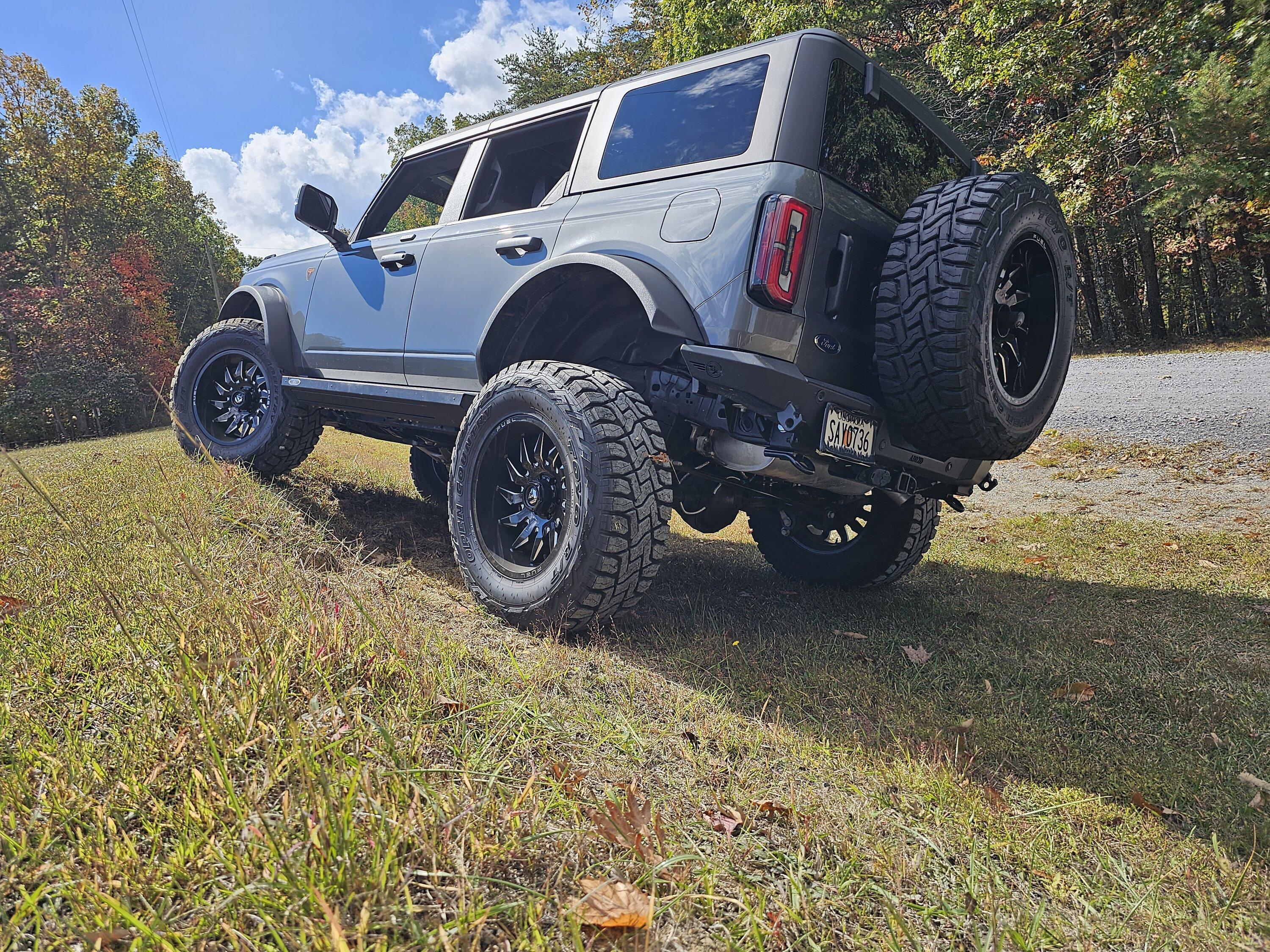 Ford Bronco Happy with BRONCO! 1000000909