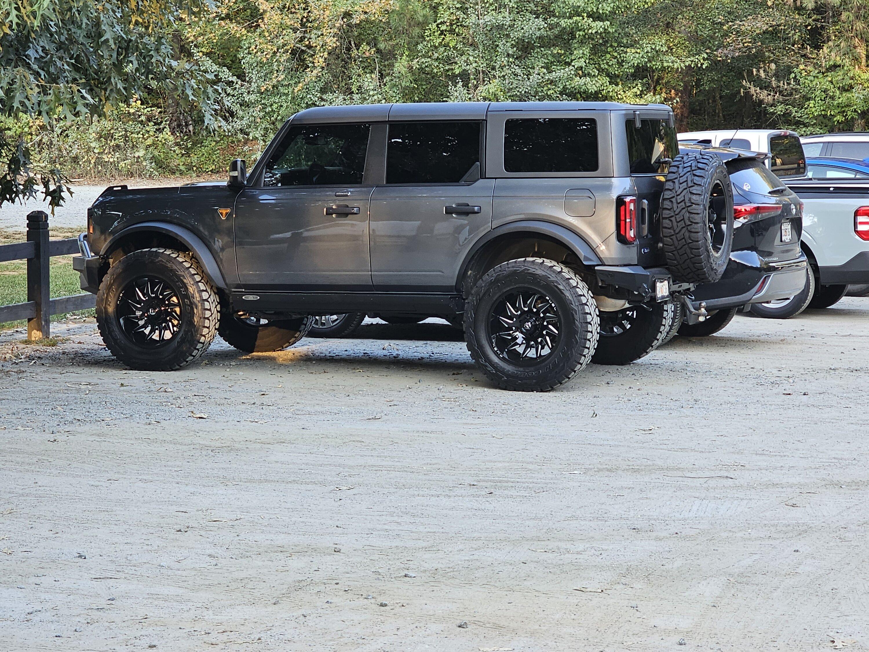Ford Bronco Happy with BRONCO! 1000000818
