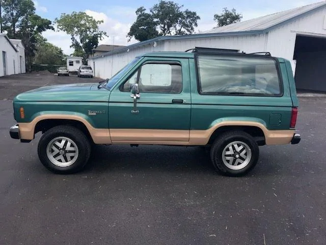 Ford Bronco Put on my snow shoes for the winter 1988-ford-bronco-ii-4-x-4 (1)