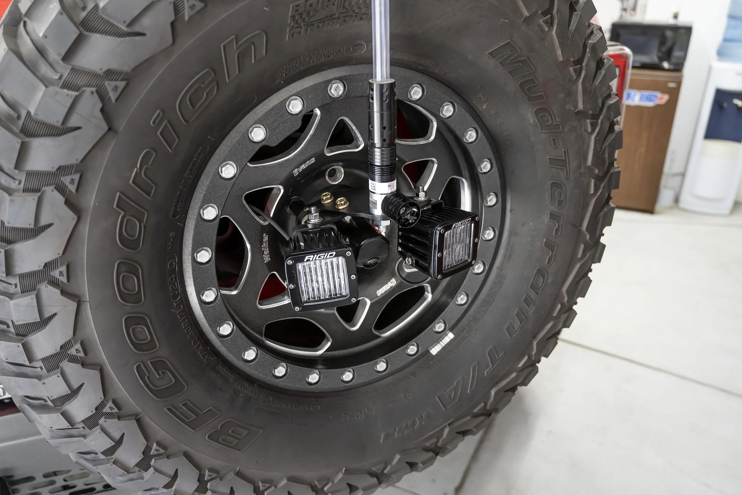 Ford Bronco Lobo Off-Road Spare Tire Antenna/Whip & Light Mount Kits F6-35-601B_E-2400