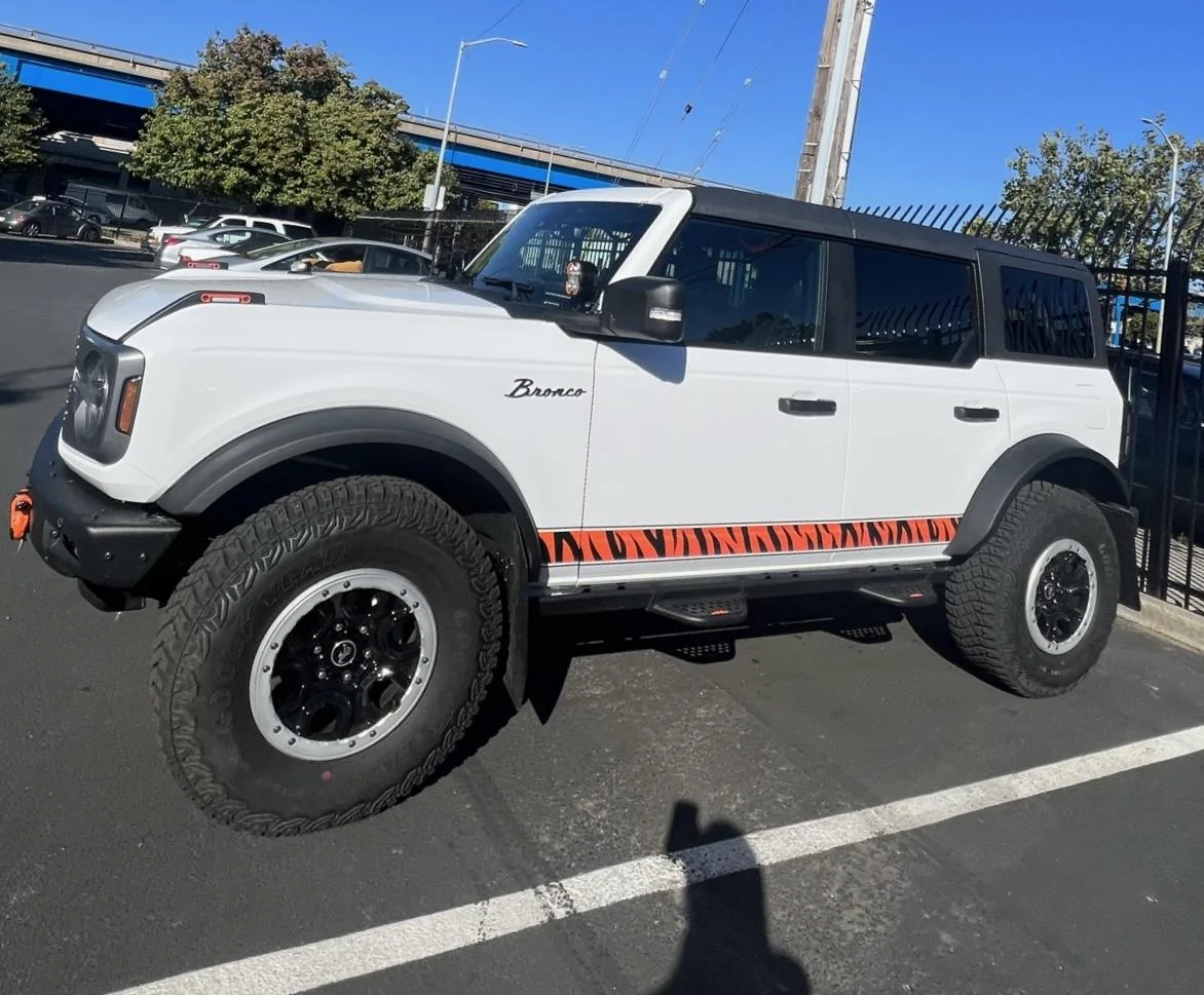 Ford Bronco Put any cool / unique vinyl decals on your Bronco?  Let's see them! IMG_0373