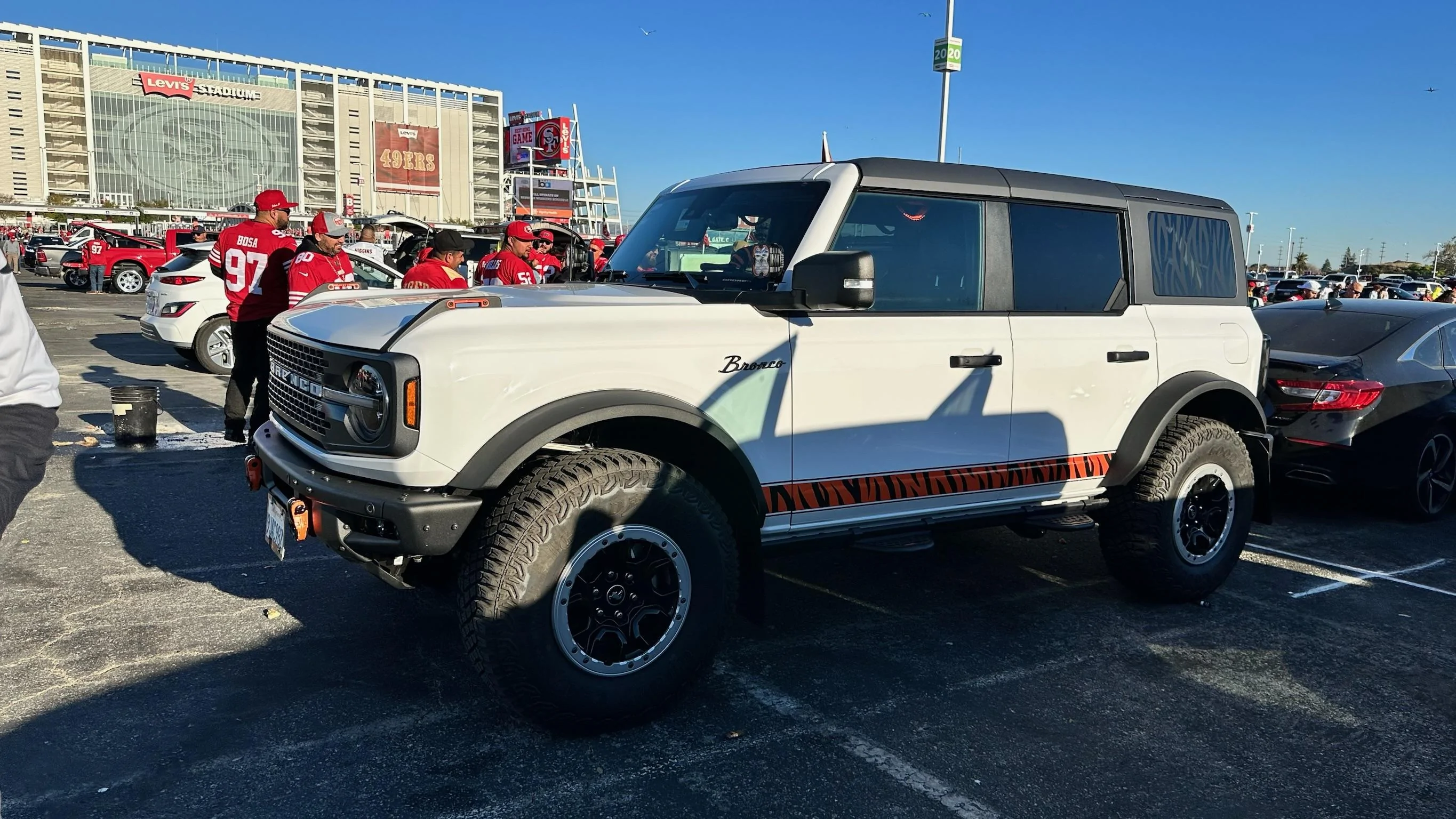 Ford Bronco Put any cool / unique vinyl decals on your Bronco?  Let's see them! IMG_0470