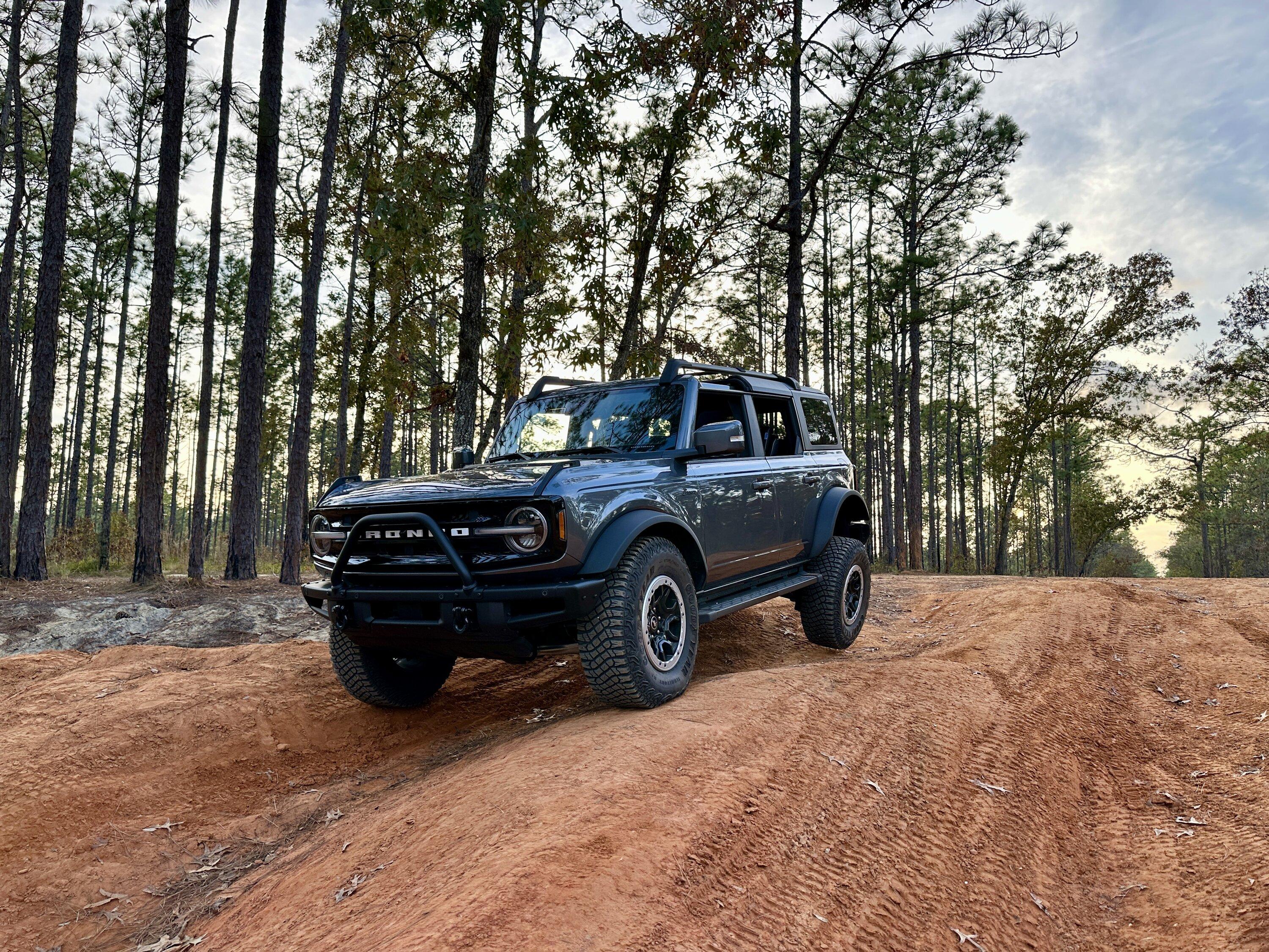 Ford Bronco CARBONIZED GRAY Bronco Club img_8164-jpe