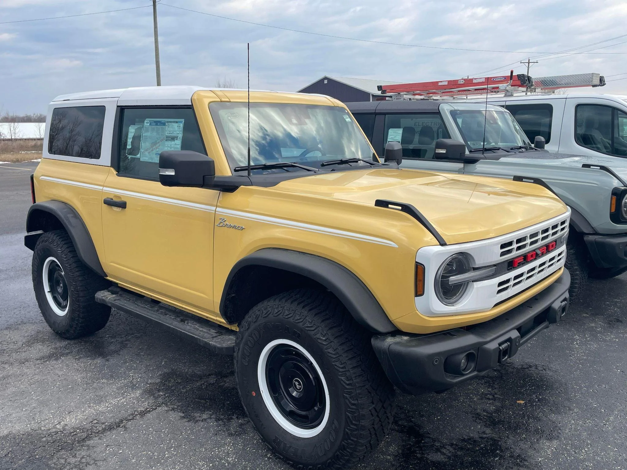 Ford Bronco Yellowstone Bronco Heritage Limited dealer pictures for those anxiously waiting 386848429_289492303648006_8618301870384241737_n