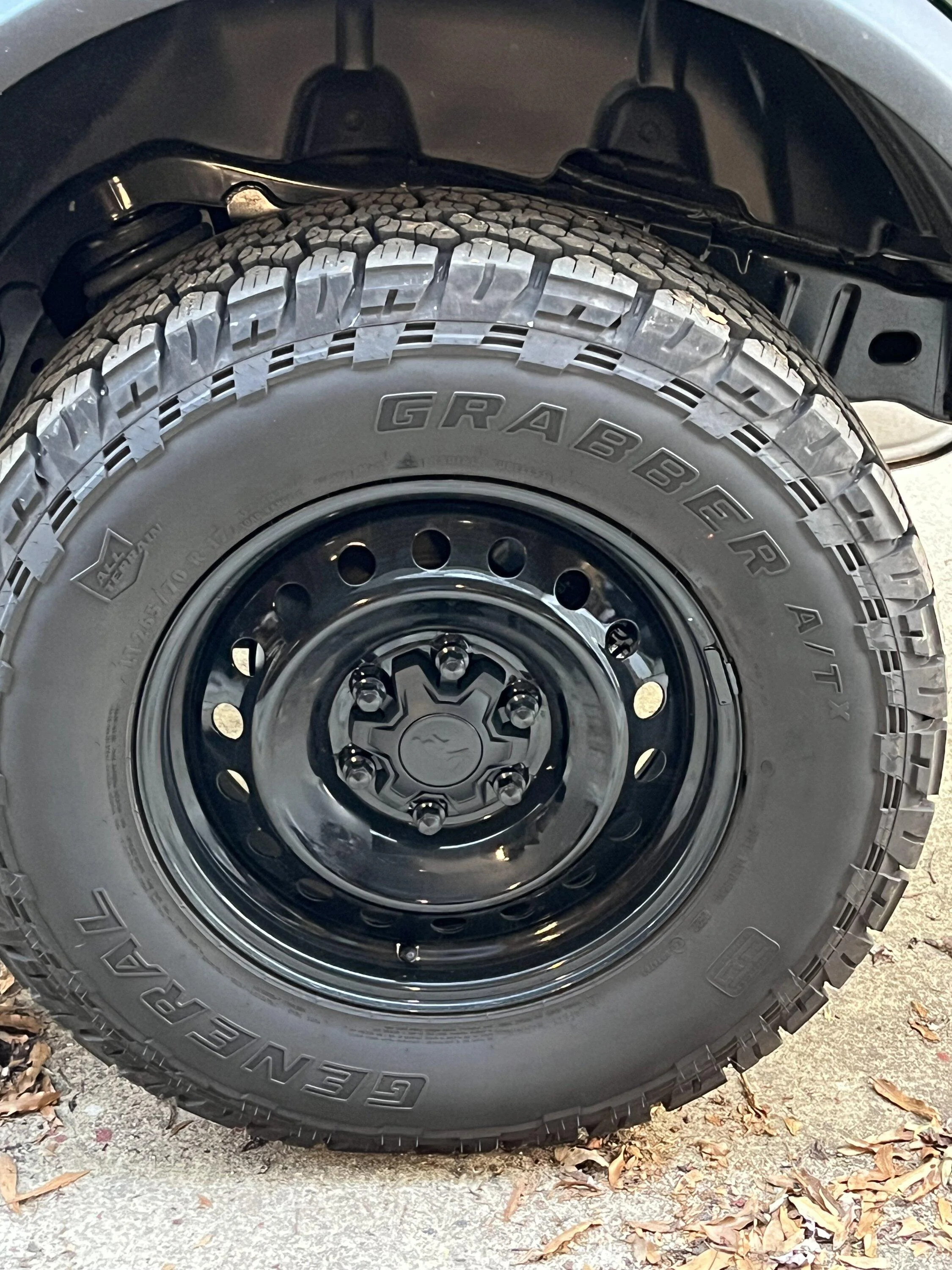 Ford Bronco Black lug nuts - question 1702451274293