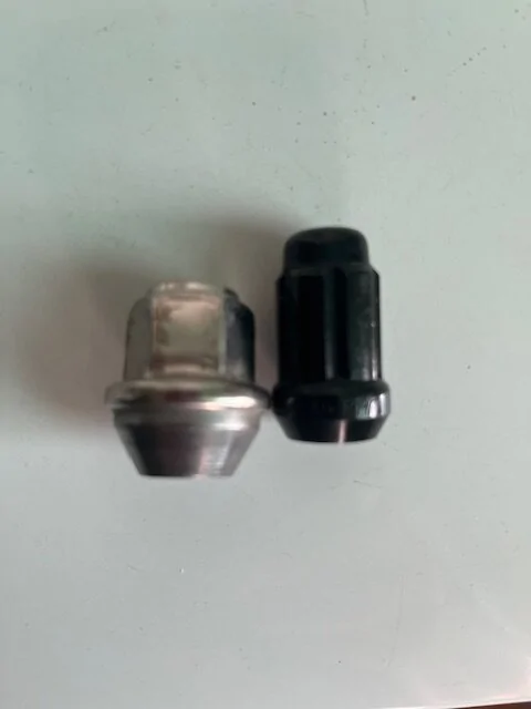 Ford Bronco Black lug nuts - question IMG_3776