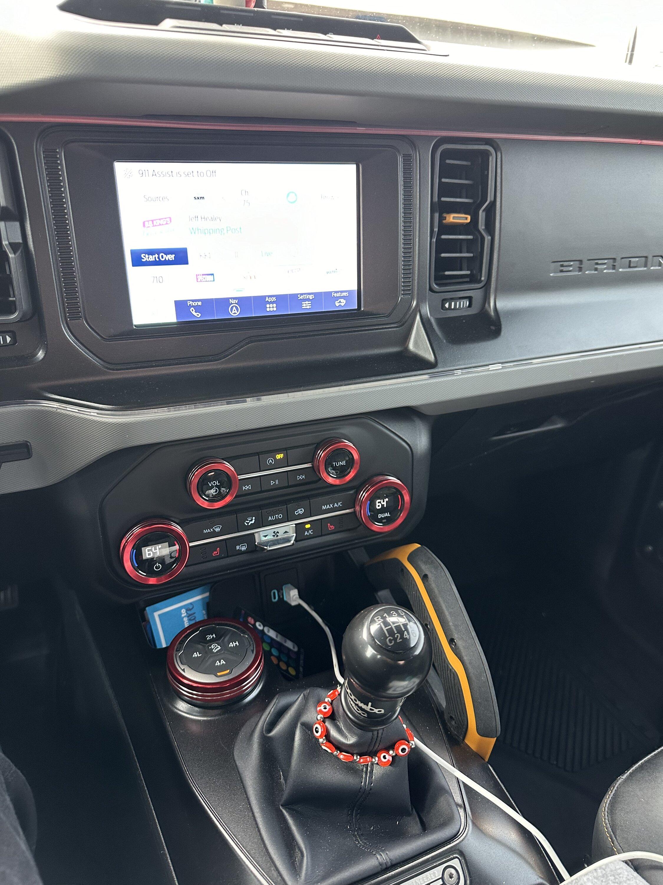 Ford Bronco 2 Doors and 3 Pedals IMG_0046