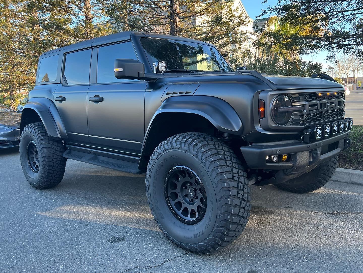 Ford Bronco CARBONIZED GRAY Bronco Club 1702911192781