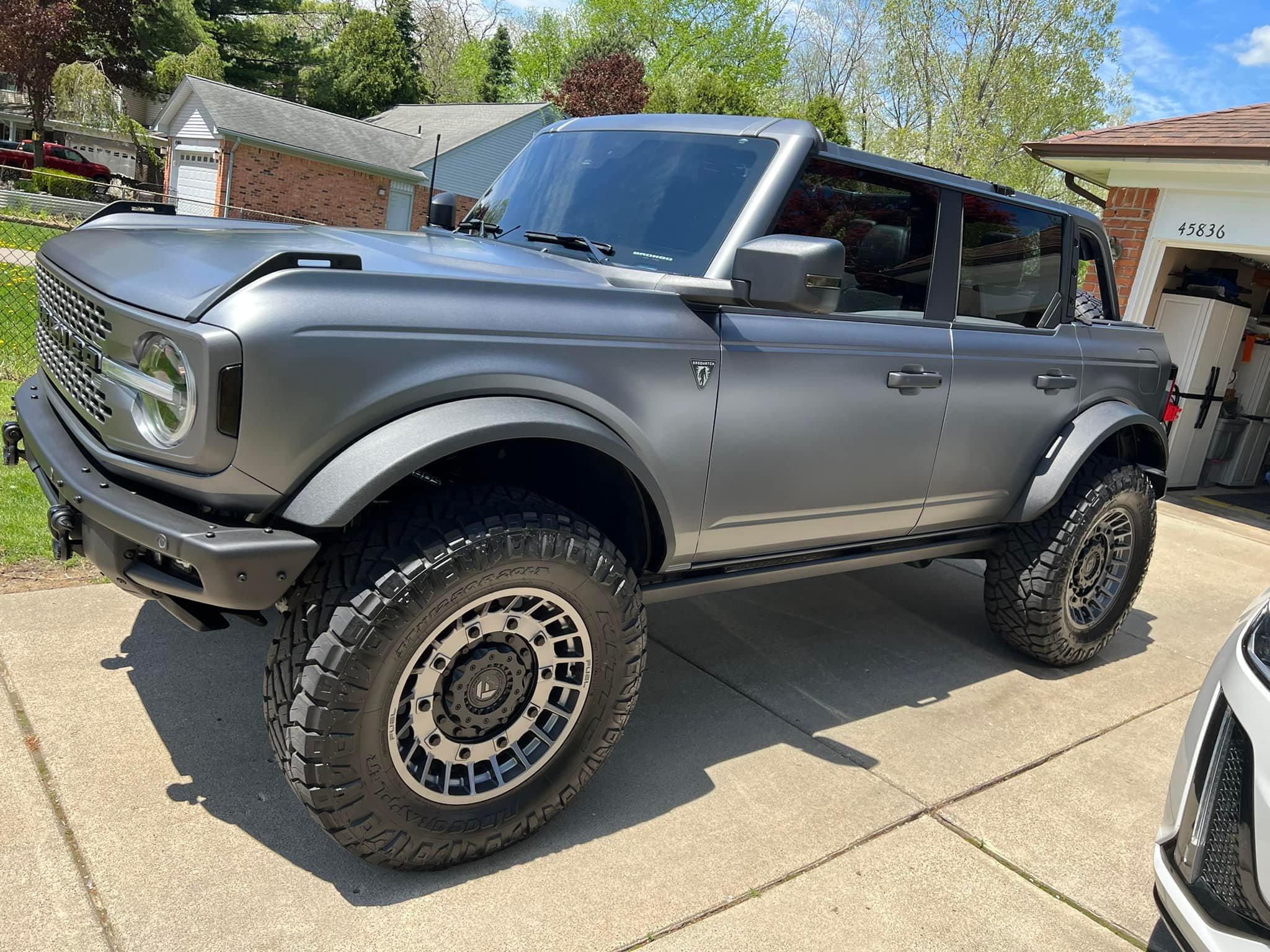 Ford Bronco CARBONIZED GRAY Bronco Club 1702911202264