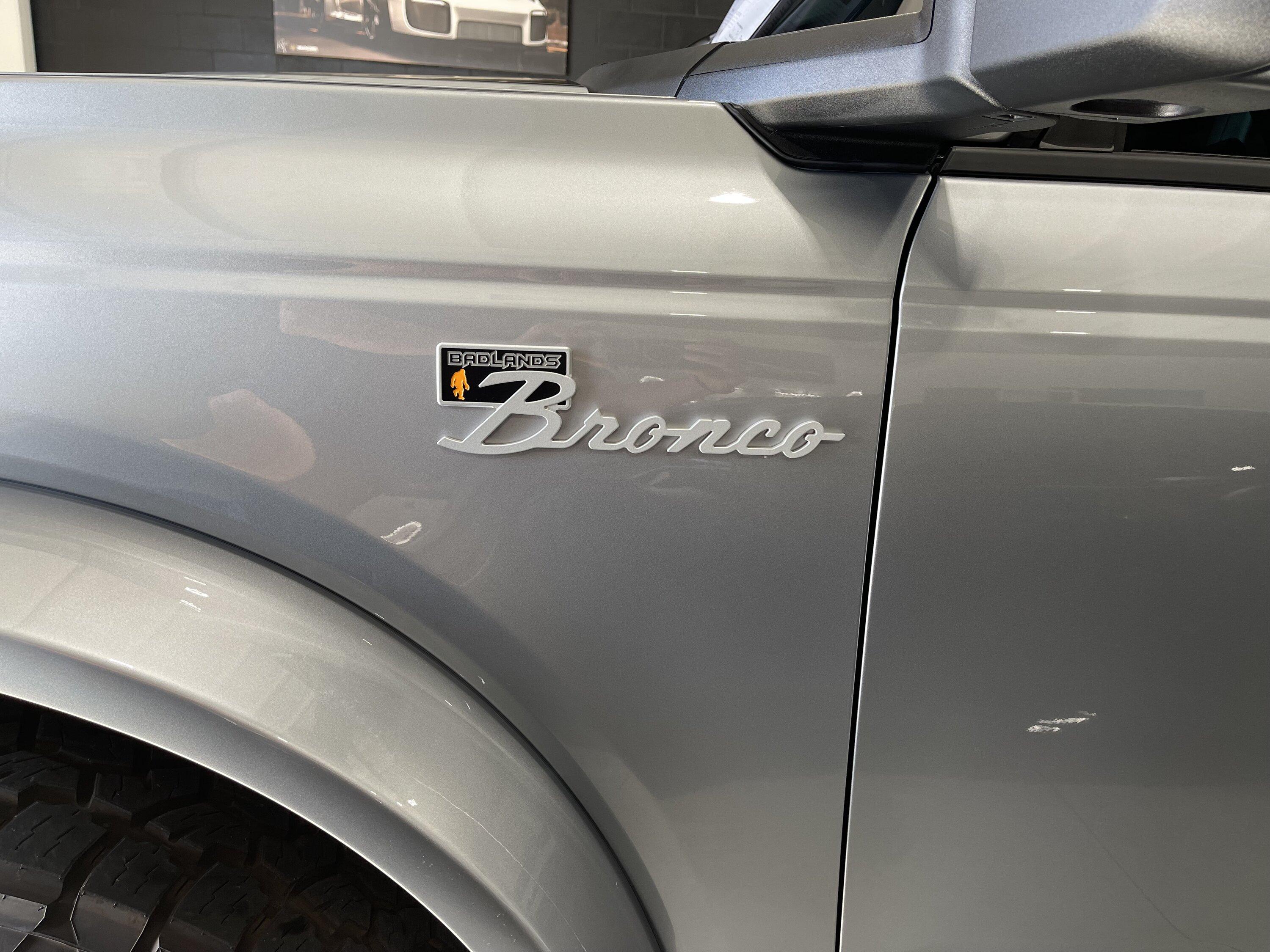 Ford Bronco 2023 2-Door Iconic Silver Badlands Build - SOLD IMG_2271