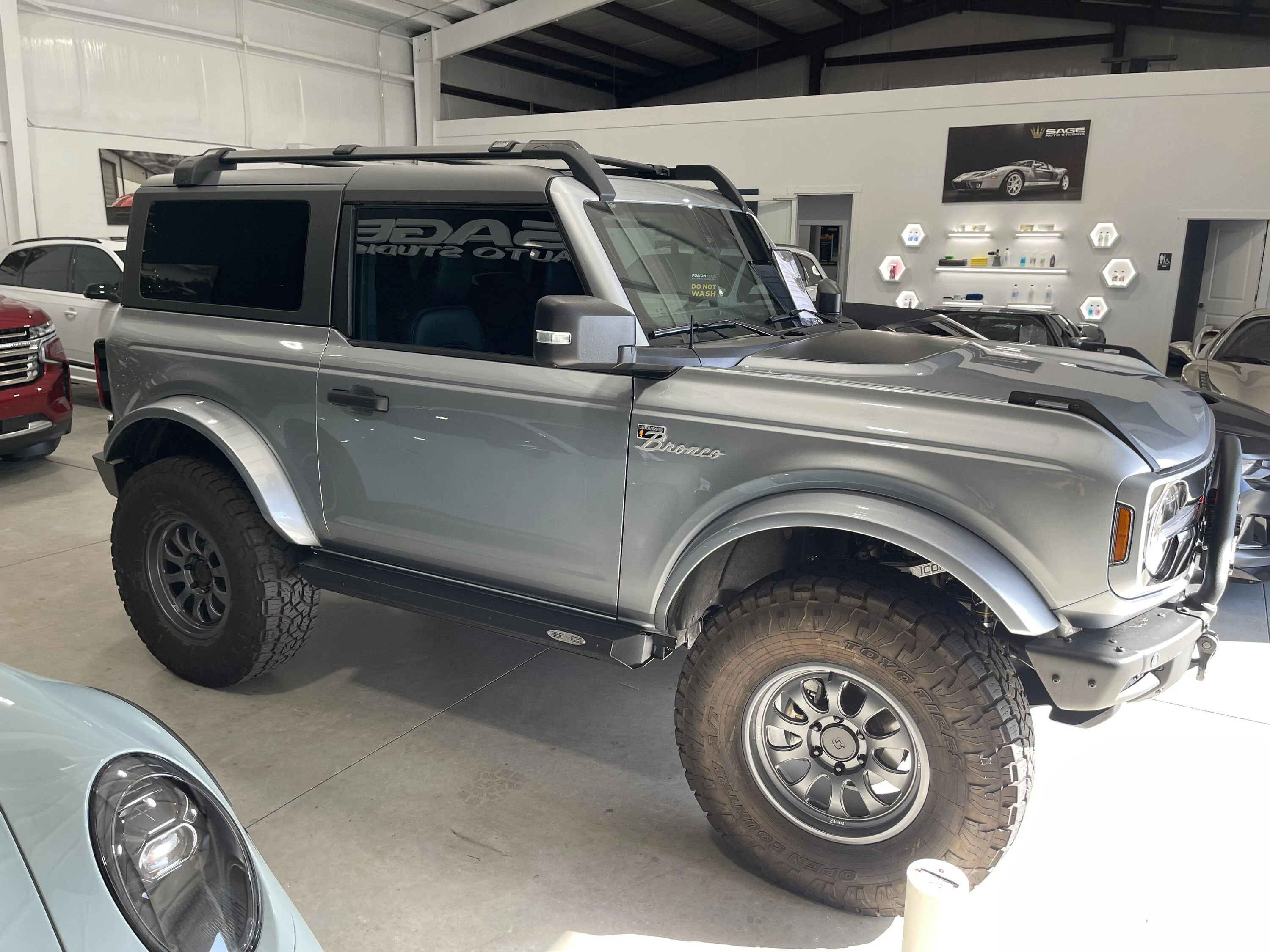 Ford Bronco 2023 2-Door Iconic Silver Badlands Build - SOLD IMG_2273