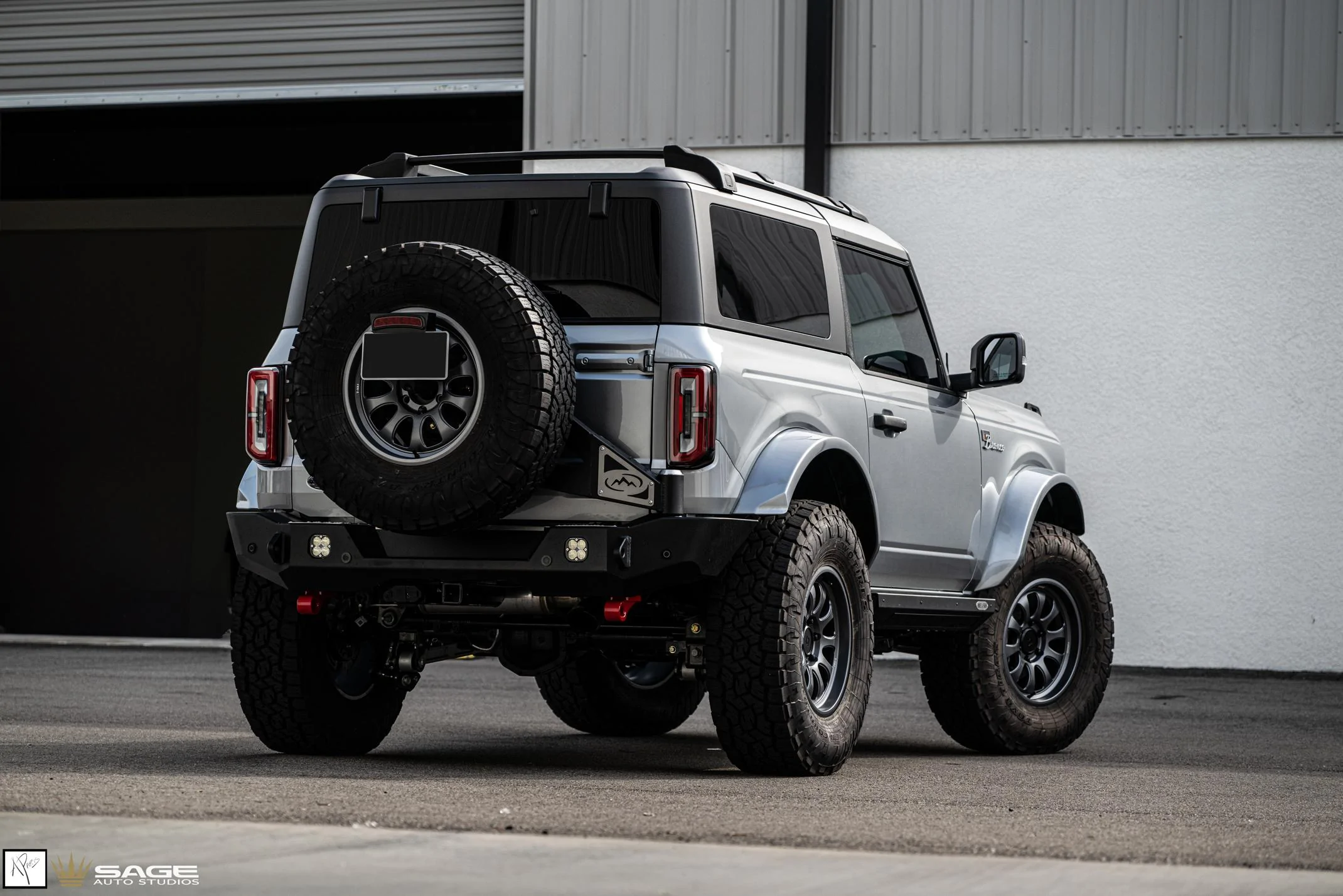 Ford Bronco 2023 2-Door Iconic Silver Badlands Build - SOLD Sage - Iconic Silver 4