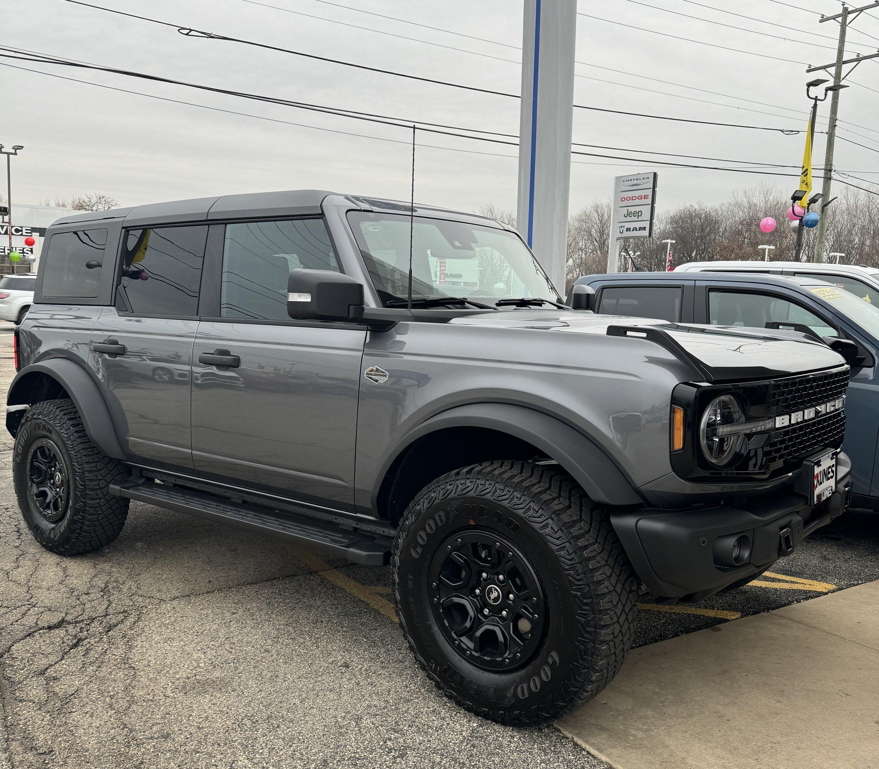 Ford Bronco CARBONIZED GRAY Bronco Club IMG_3875